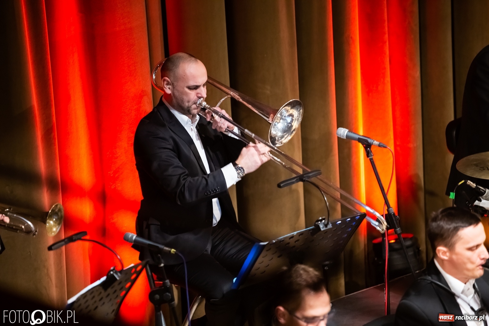 Zdjęcie w galerii na portalu naszraciborz.pl: Koncert orkiestry Kurcbend na Dzień Kobiet [FOTO i WIDEO] wiadomości z regionu