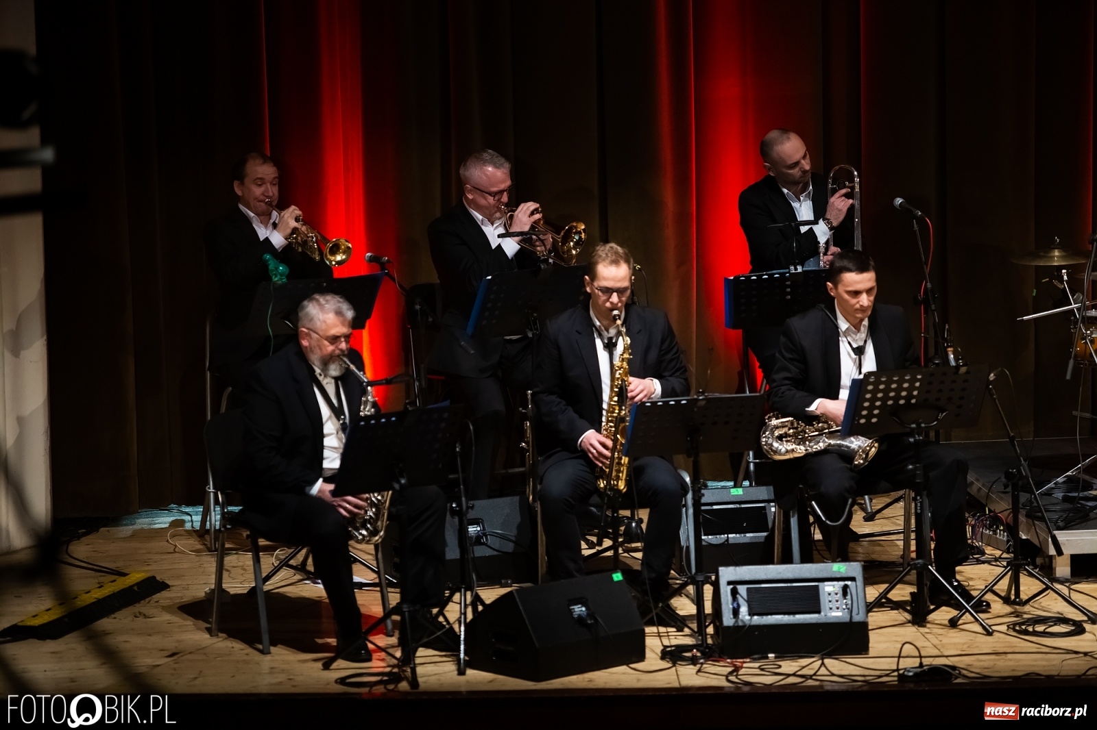 Zdjęcie w galerii na portalu naszraciborz.pl: Koncert orkiestry Kurcbend na Dzień Kobiet [FOTO i WIDEO] wiadomości z regionu