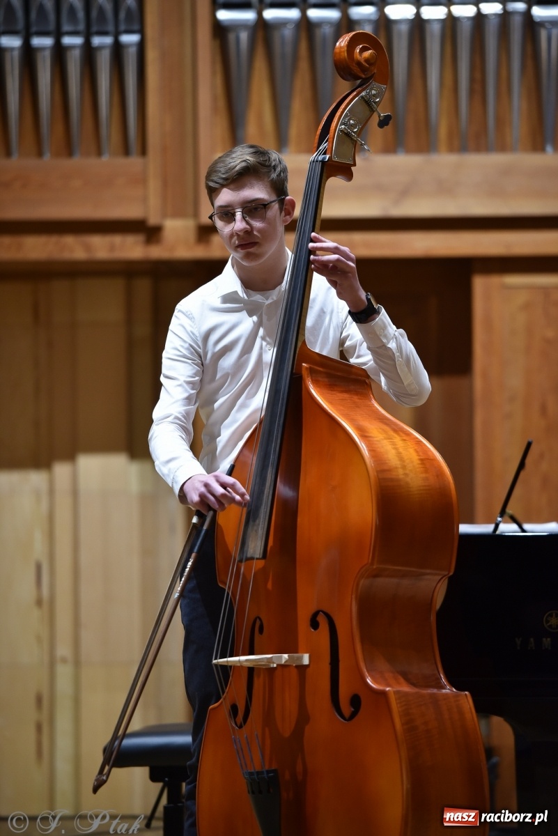 Zdjęcie w galerii na portalu naszraciborz.pl: Szkoła muzyczna zaprosiła na koncert z okazji Dnia Kobiet wiadomości z regionu