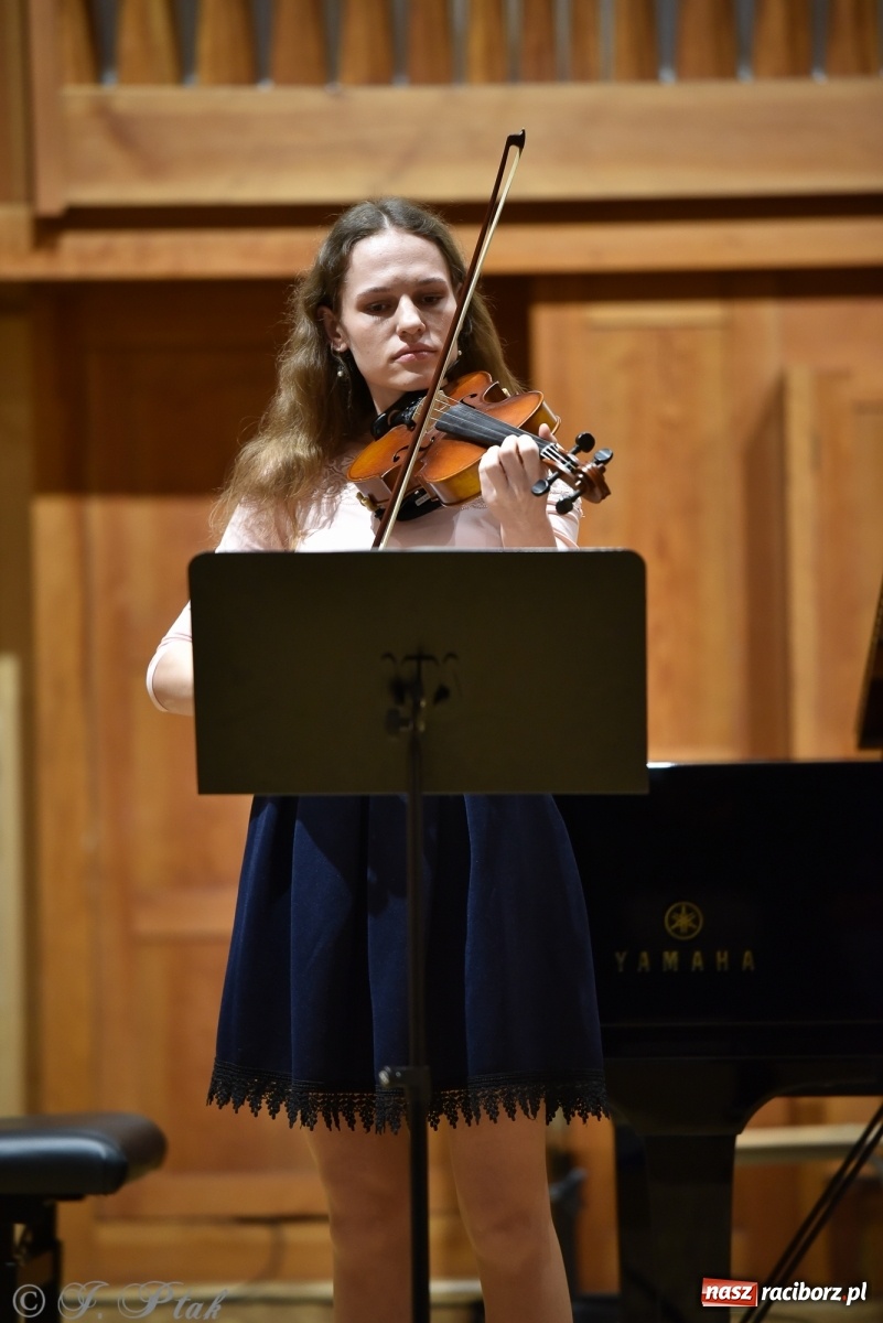 Zdjęcie w galerii na portalu naszraciborz.pl: Szkoła muzyczna zaprosiła na koncert z okazji Dnia Kobiet wiadomości z regionu