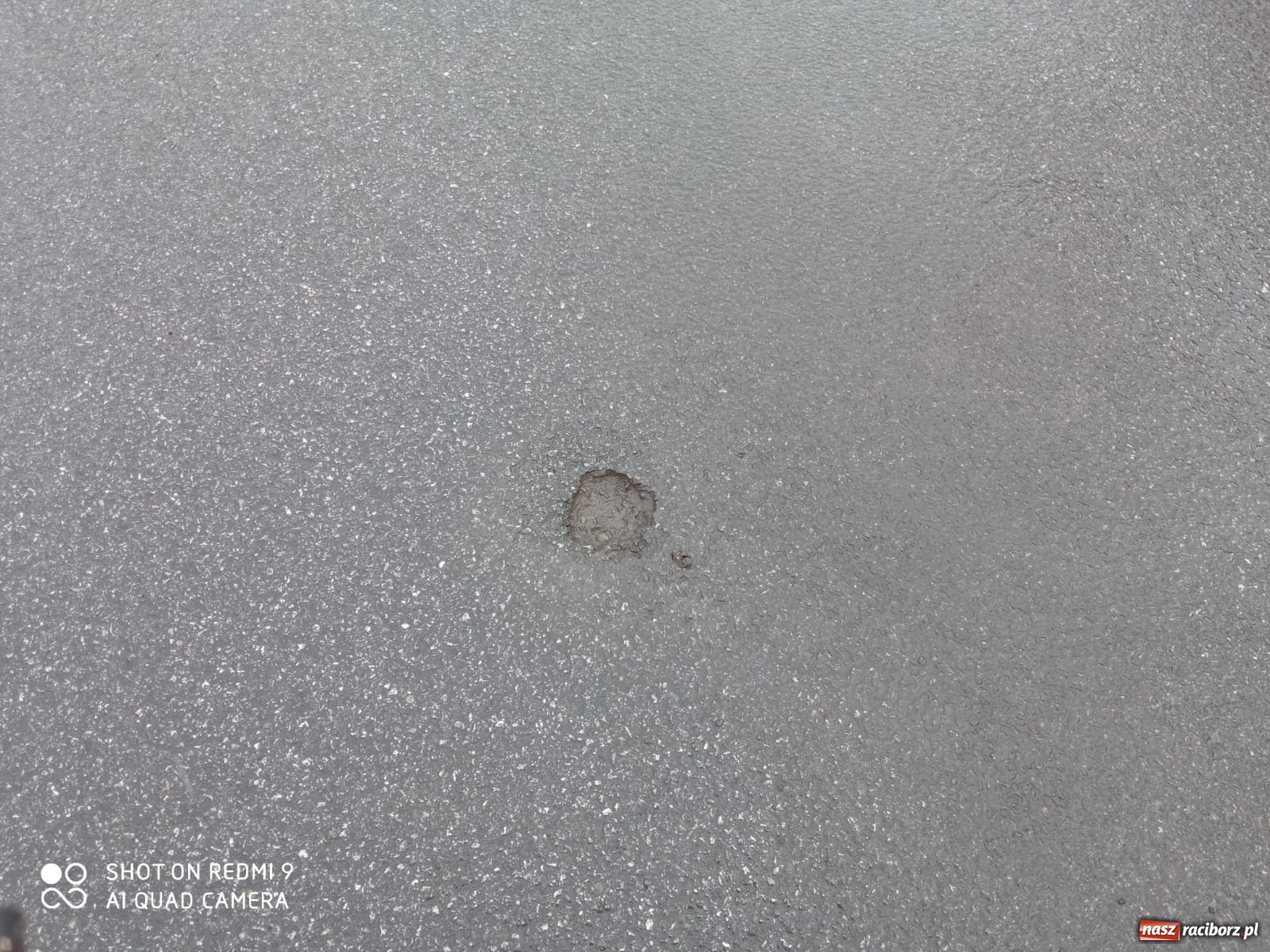 Zdjęcie w galerii na portalu naszraciborz.pl: Turze gm. Kuźnia Raciborska. Nowa droga a już dziura! wiadomości z regionu