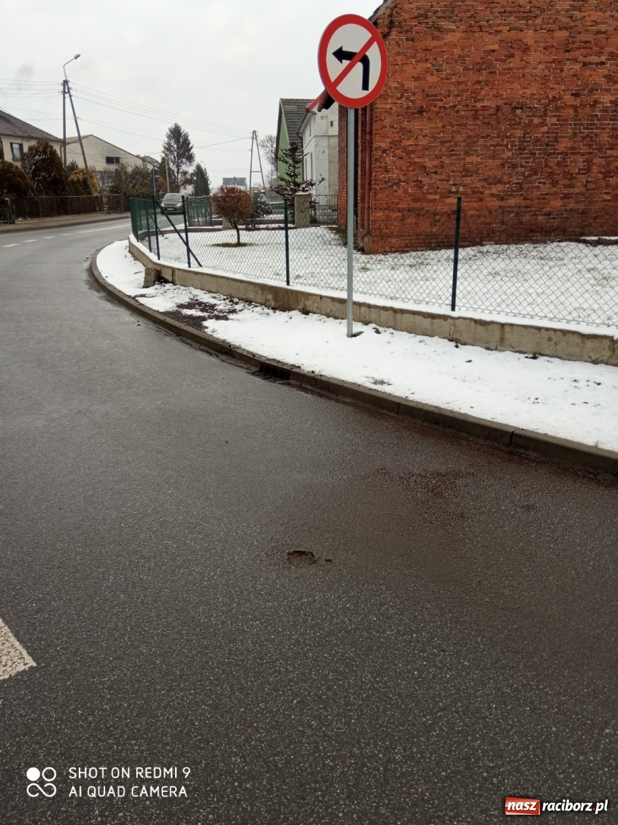 Zdjęcie w galerii na portalu naszraciborz.pl: Turze gm. Kuźnia Raciborska. Nowa droga a już dziura! wiadomości z regionu