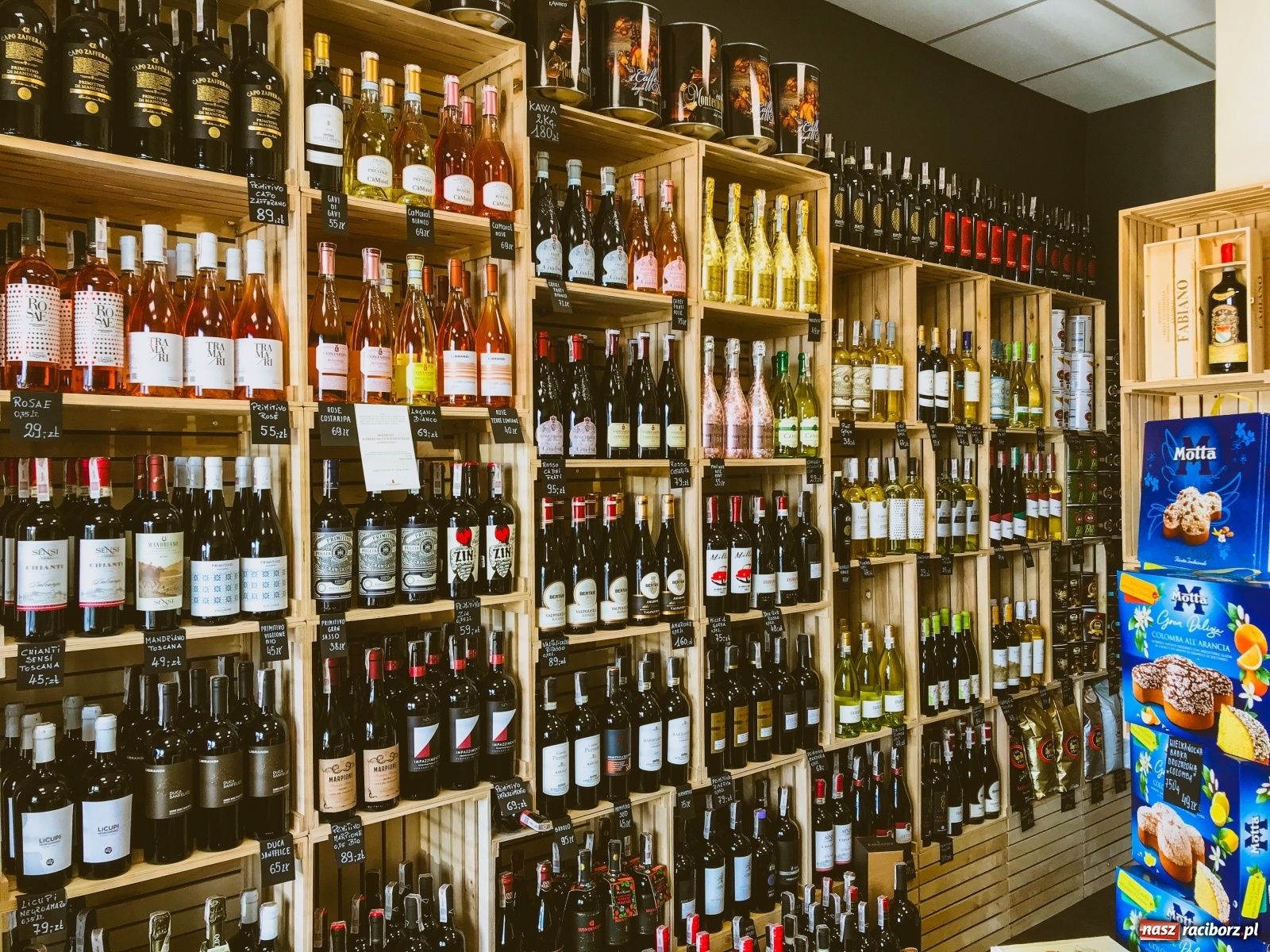 Zdjęcie w galerii na portalu naszraciborz.pl: Sery, makarony, mąka do pizzy, wielkanocne słodkości - nowości w sklepie Antonio Cadau wiadomości z regionu