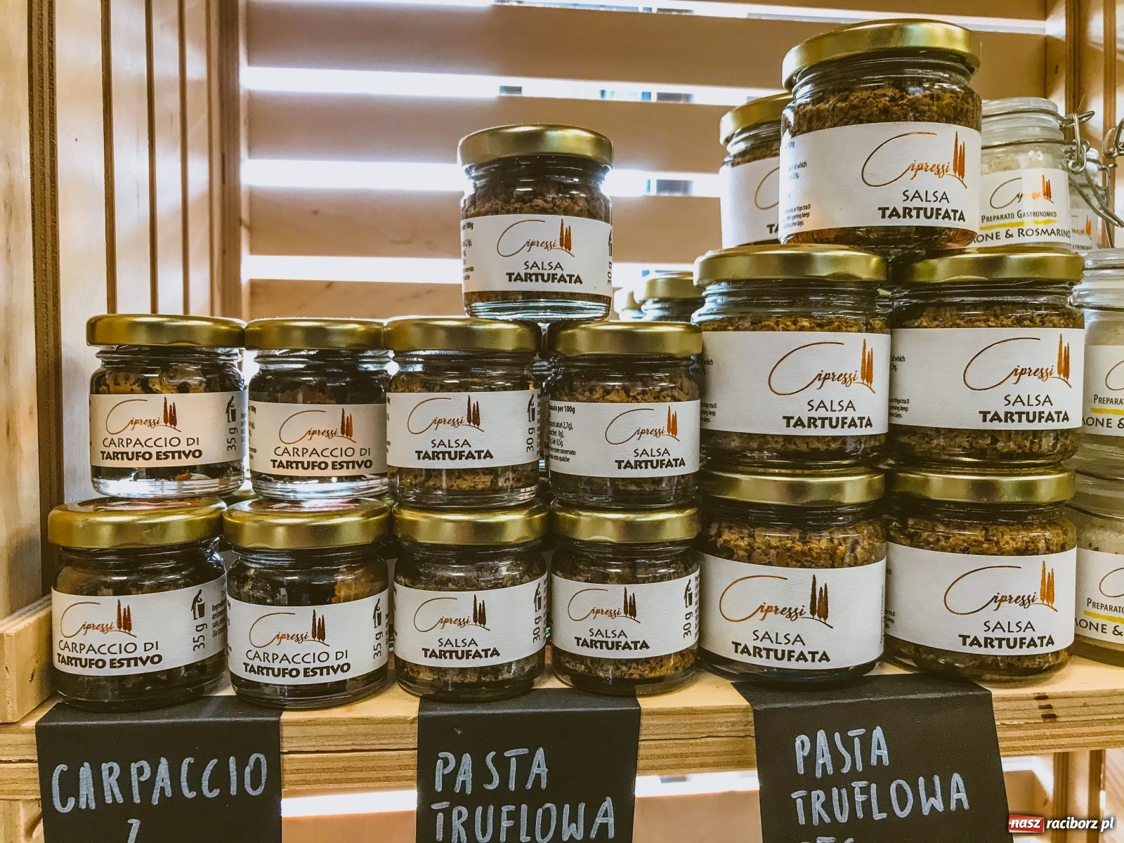 Zdjęcie w galerii na portalu naszraciborz.pl: Sery, makarony, mąka do pizzy, wielkanocne słodkości - nowości w sklepie Antonio Cadau wiadomości z regionu