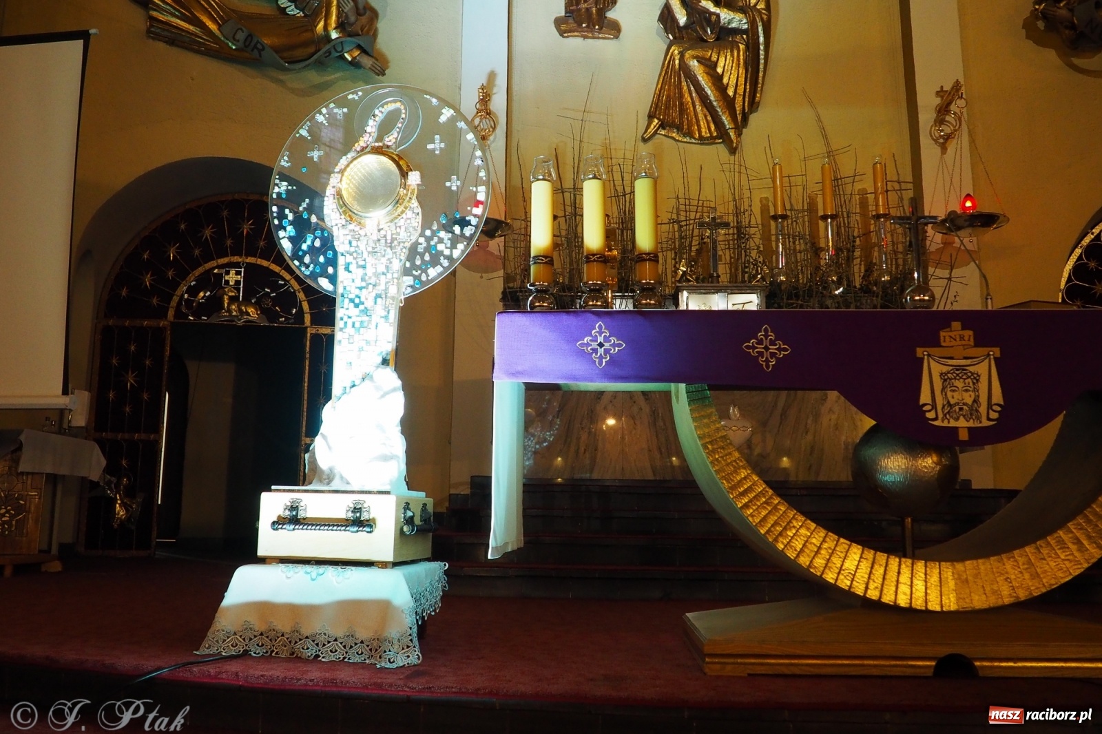 Zdjęcie w galerii na portalu naszraciborz.pl: Niezwykła monstrancja w kościele NSPJ [FOTO] wiadomości z regionu