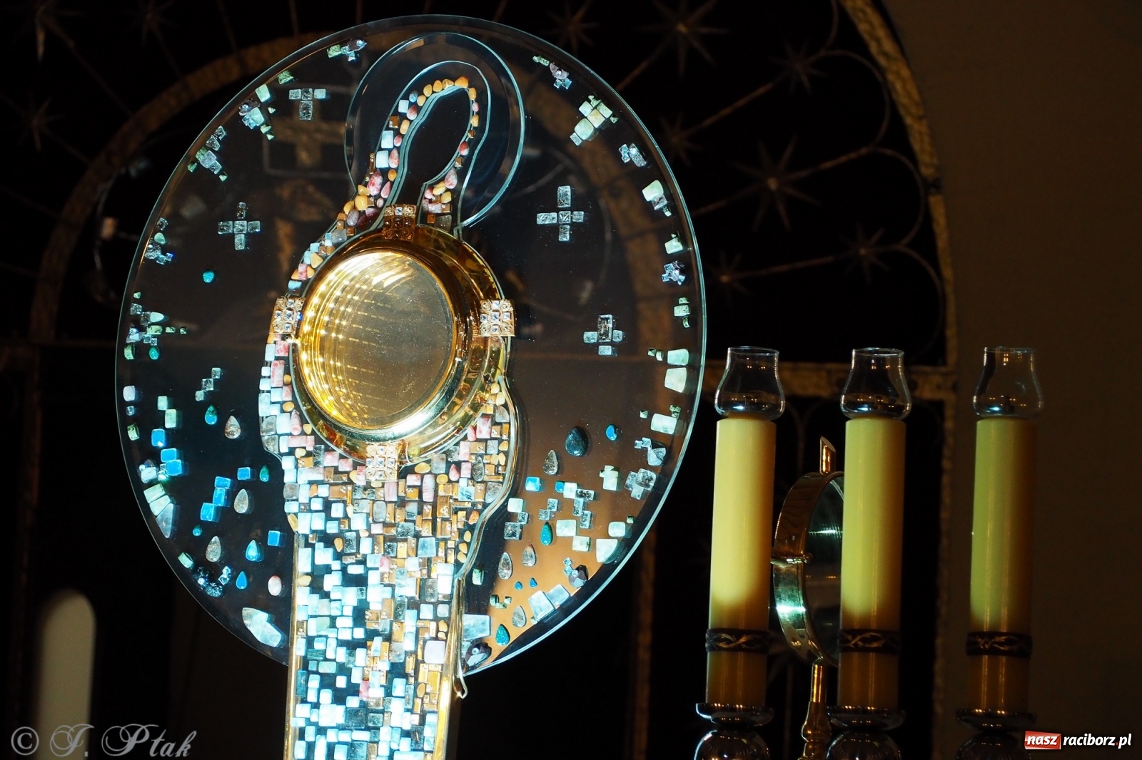 Zdjęcie w galerii na portalu naszraciborz.pl: Niezwykła monstrancja w kościele NSPJ [FOTO] wiadomości z regionu