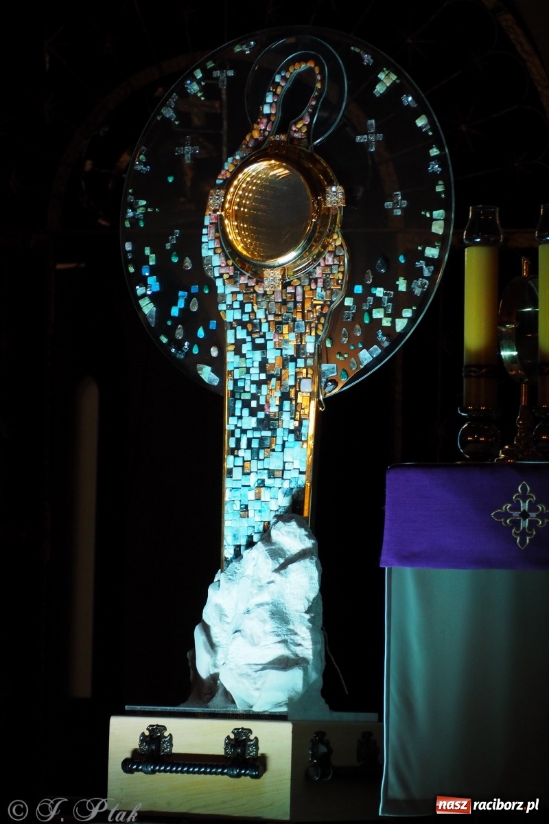 Zdjęcie w galerii na portalu naszraciborz.pl: Niezwykła monstrancja w kościele NSPJ [FOTO] wiadomości z regionu