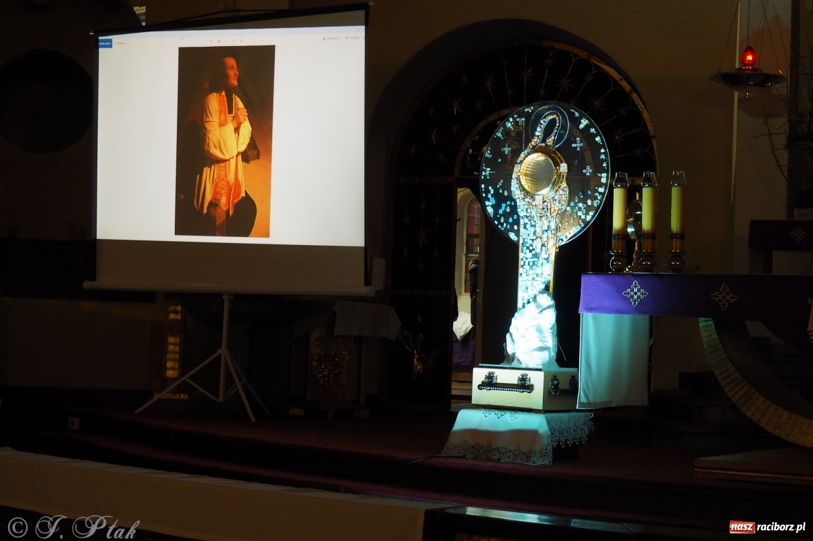 Zdjęcie w galerii na portalu naszraciborz.pl: Niezwykła monstrancja w kościele NSPJ [FOTO] wiadomości z regionu