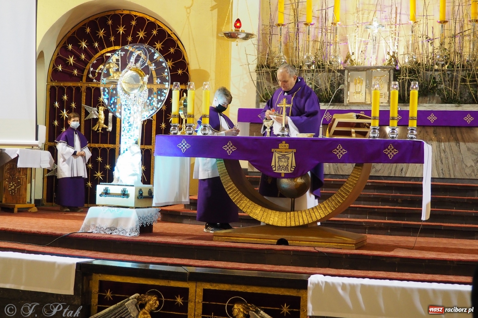 Zdjęcie w galerii na portalu naszraciborz.pl: Niezwykła monstrancja w kościele NSPJ [FOTO] wiadomości z regionu