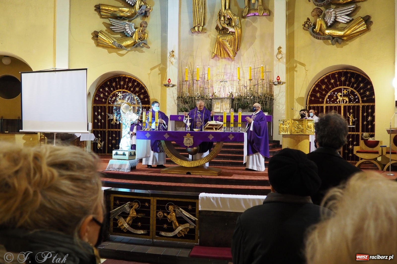 Zdjęcie w galerii na portalu naszraciborz.pl: Niezwykła monstrancja w kościele NSPJ [FOTO] wiadomości z regionu