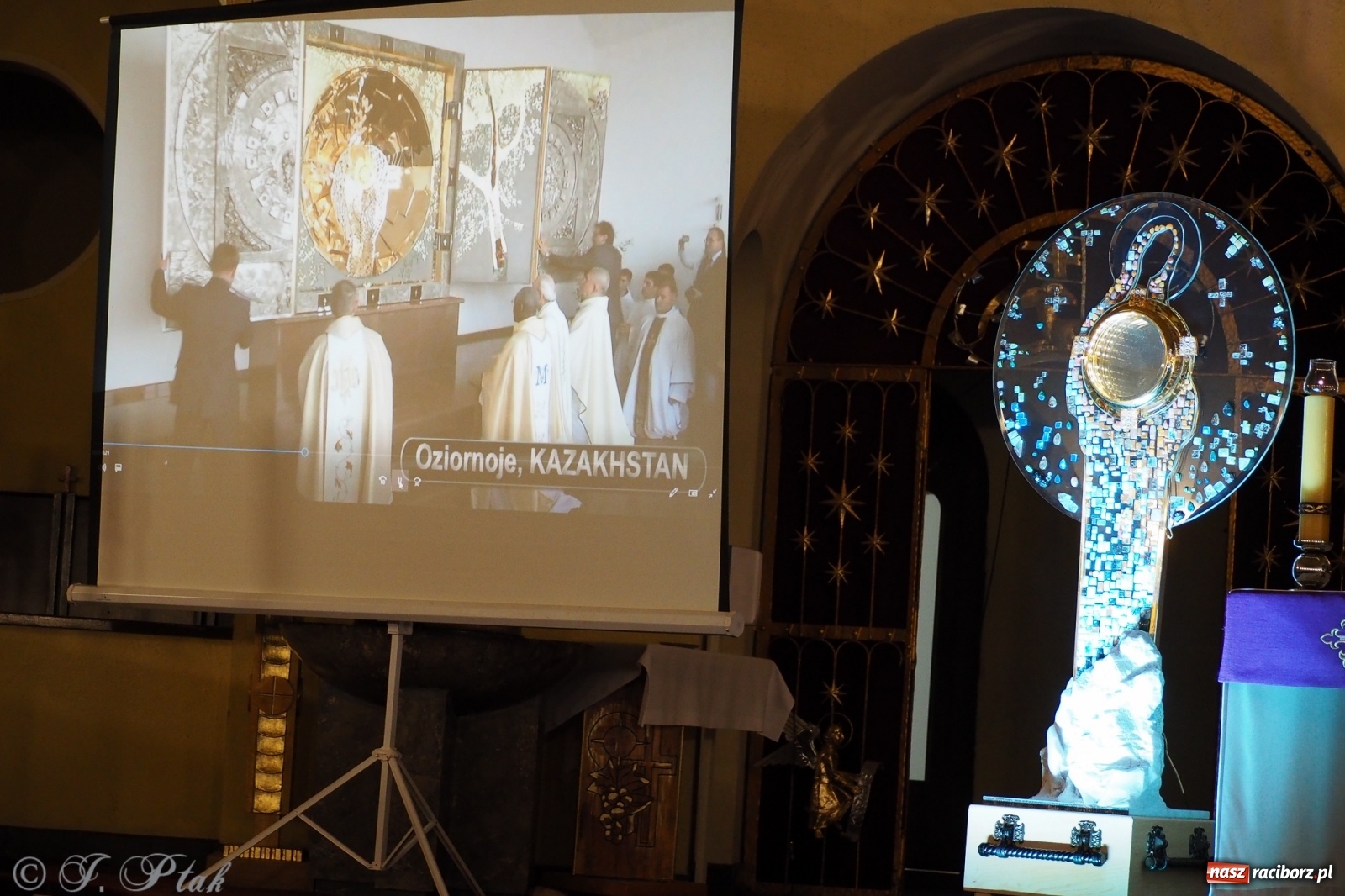 Zdjęcie w galerii na portalu naszraciborz.pl: Niezwykła monstrancja w kościele NSPJ [FOTO] wiadomości z regionu