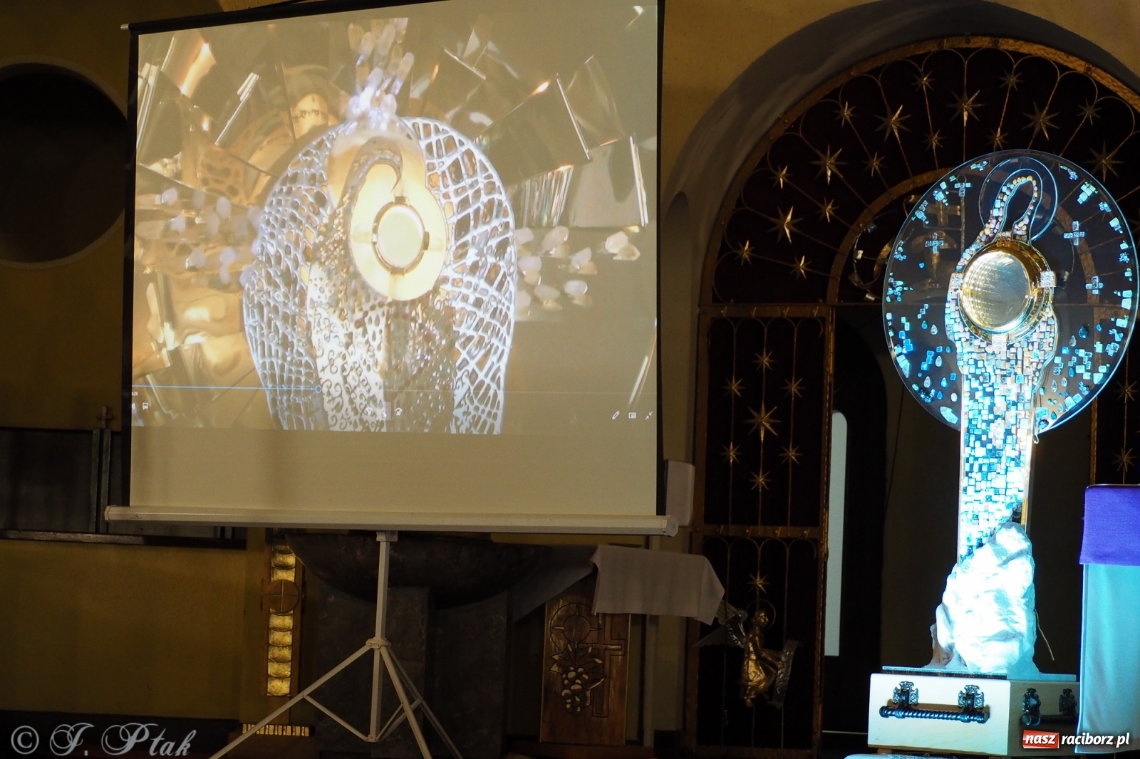 Zdjęcie w galerii na portalu naszraciborz.pl: Niezwykła monstrancja w kościele NSPJ [FOTO] wiadomości z regionu