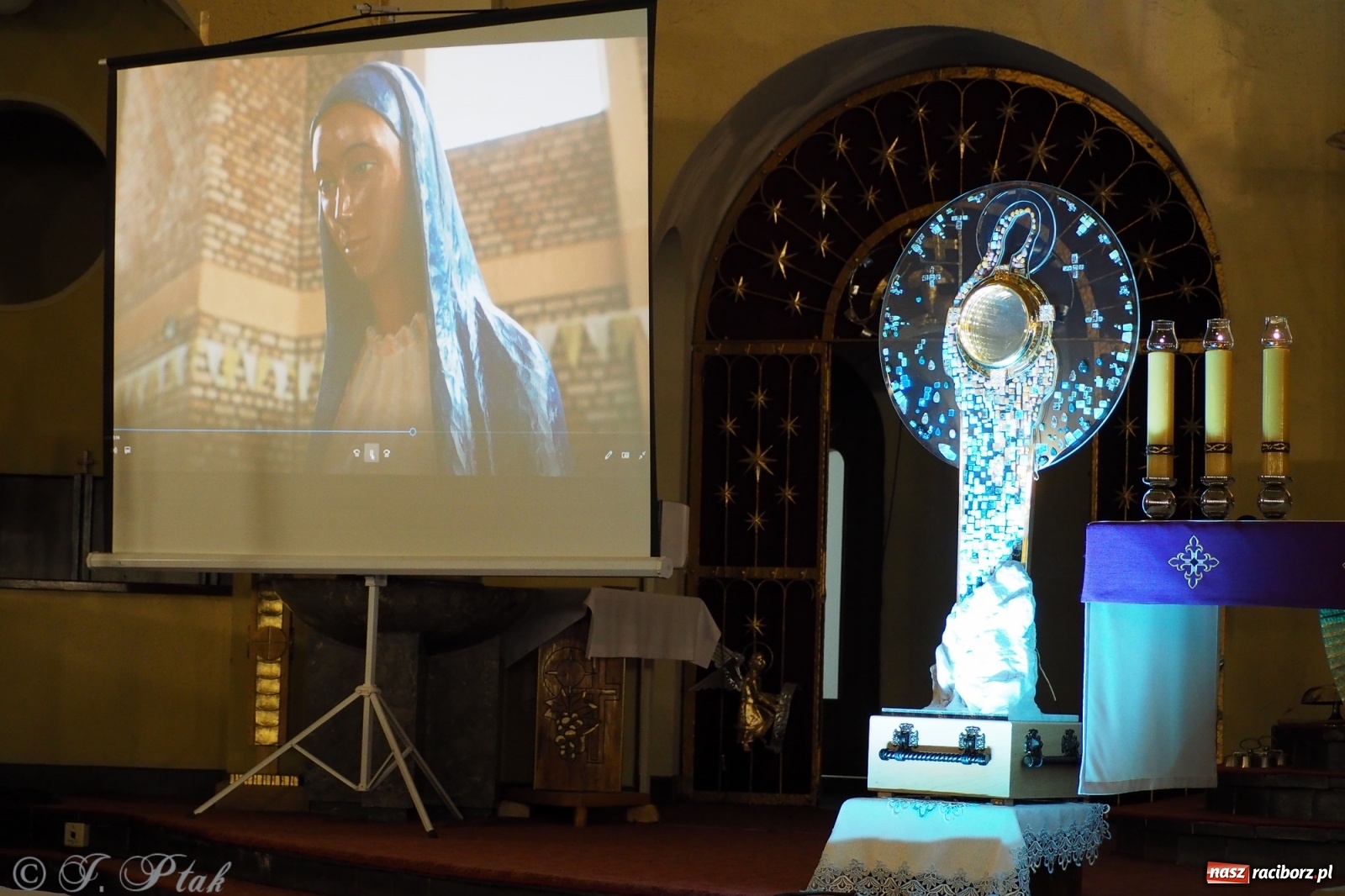 Zdjęcie w galerii na portalu naszraciborz.pl: Niezwykła monstrancja w kościele NSPJ [FOTO] wiadomości z regionu