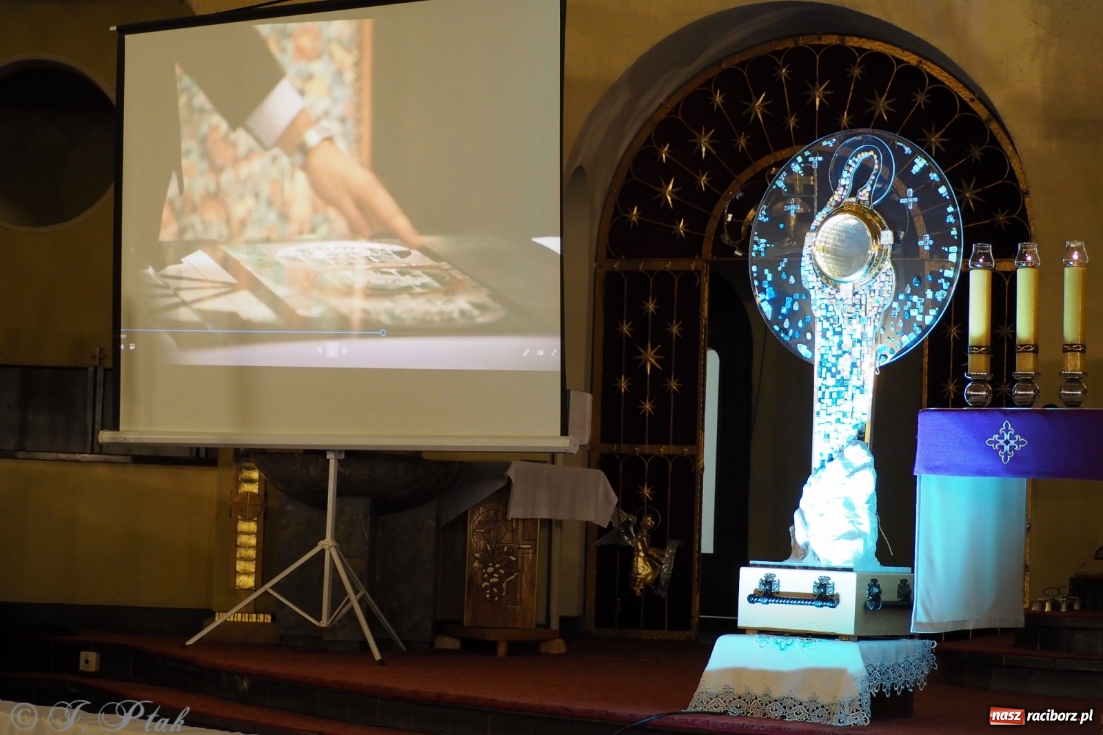 Zdjęcie w galerii na portalu naszraciborz.pl: Niezwykła monstrancja w kościele NSPJ [FOTO] wiadomości z regionu