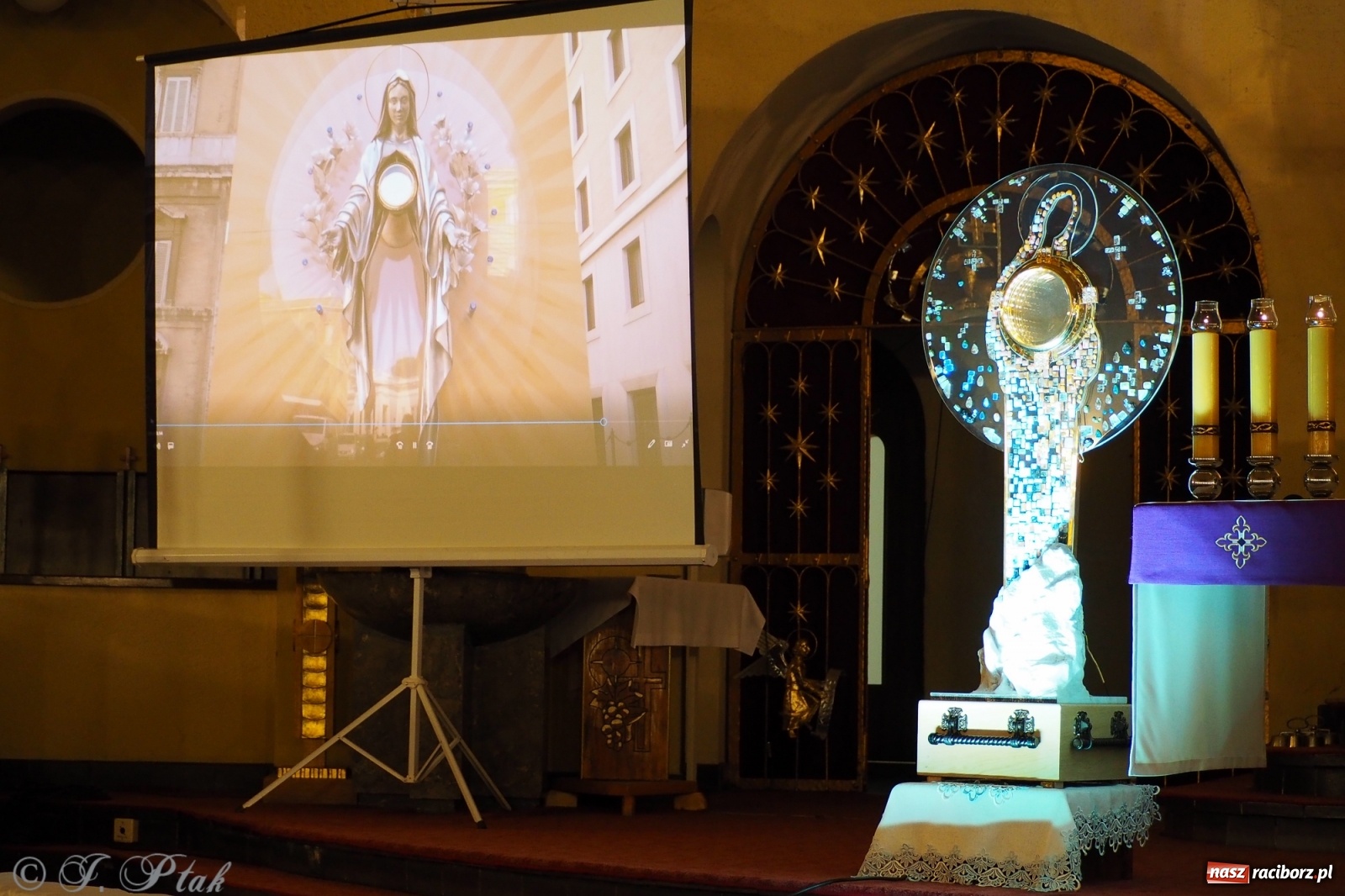 Zdjęcie w galerii na portalu naszraciborz.pl: Niezwykła monstrancja w kościele NSPJ [FOTO] wiadomości z regionu