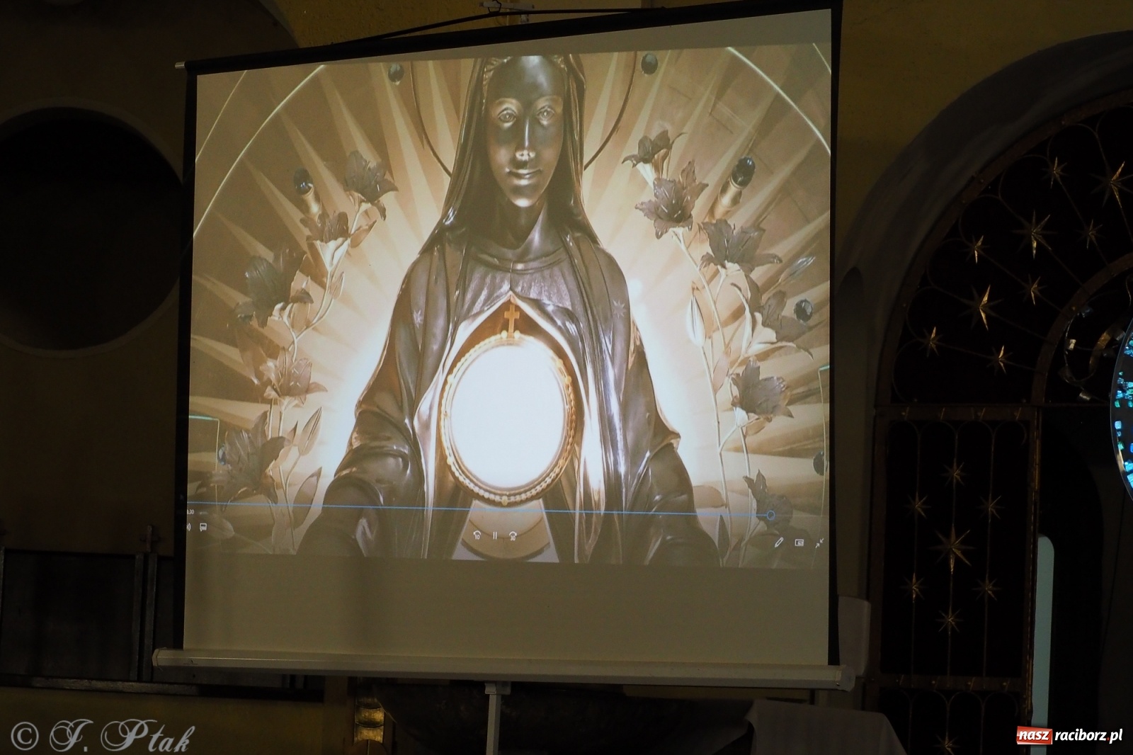 Zdjęcie w galerii na portalu naszraciborz.pl: Niezwykła monstrancja w kościele NSPJ [FOTO] wiadomości z regionu