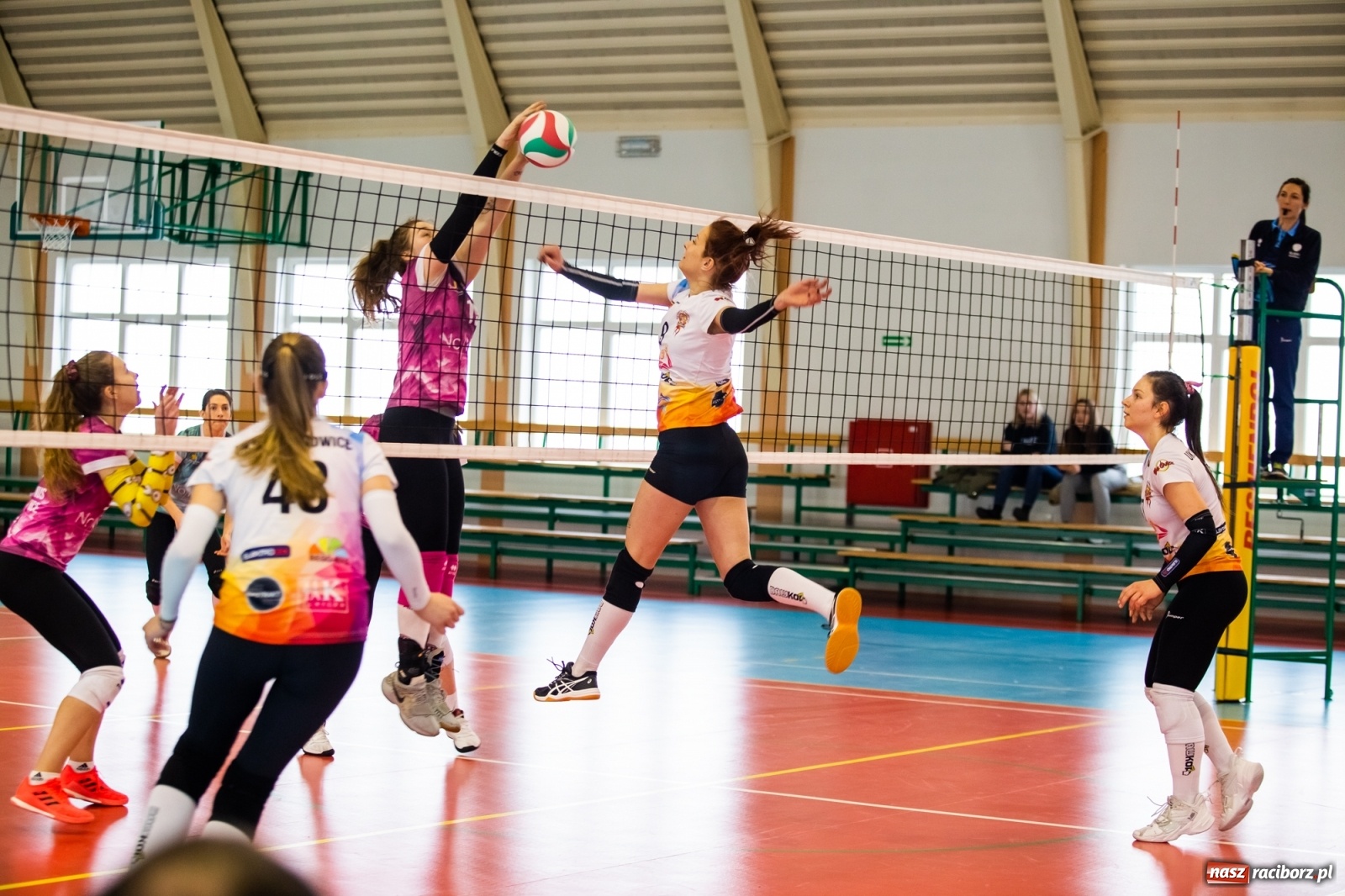 Zdjęcie w galerii na portalu naszraciborz.pl: Siatkówka. Wyrównany bój Krzanowic z Michałkowicami [FOTO] wiadomości z regionu