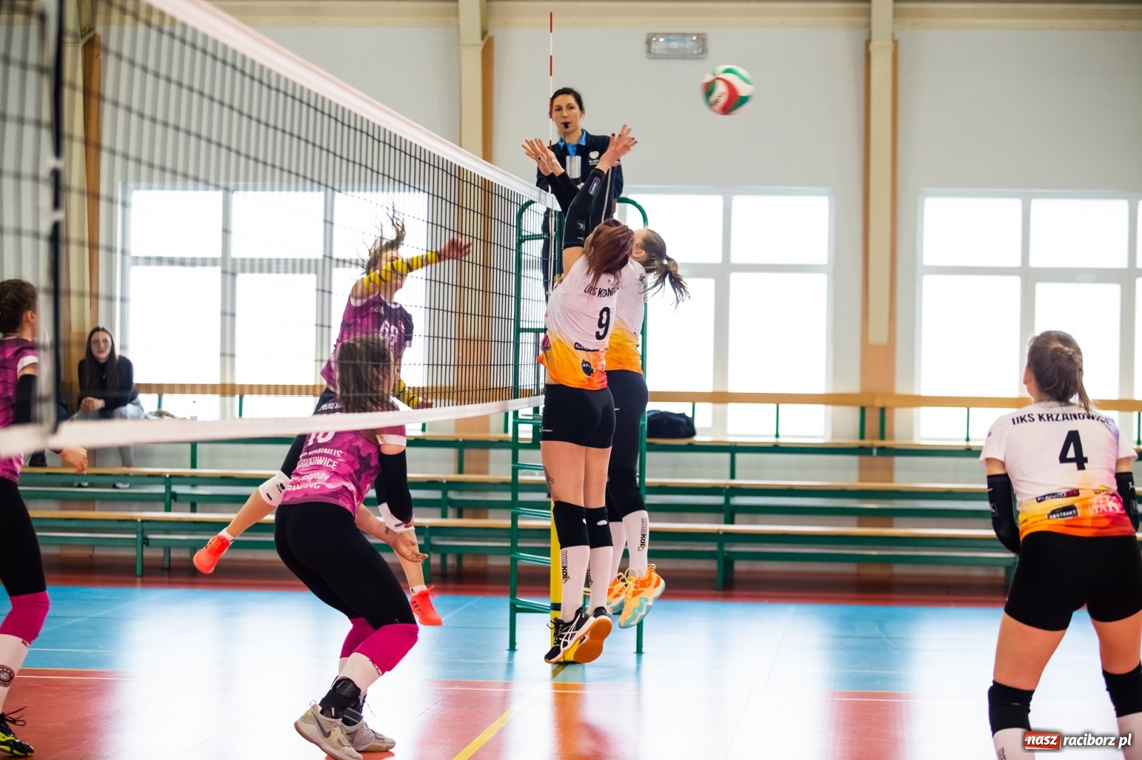 Zdjęcie w galerii na portalu naszraciborz.pl: Siatkówka. Wyrównany bój Krzanowic z Michałkowicami [FOTO] wiadomości z regionu