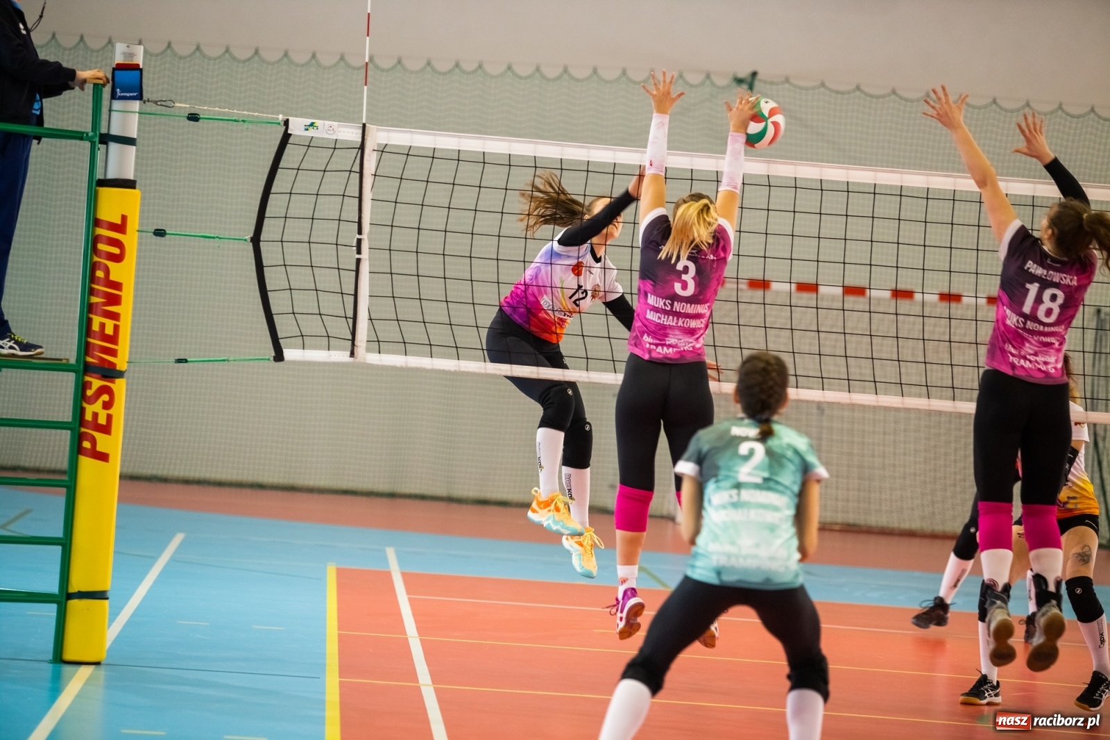 Zdjęcie w galerii na portalu naszraciborz.pl: Siatkówka. Wyrównany bój Krzanowic z Michałkowicami [FOTO] wiadomości z regionu