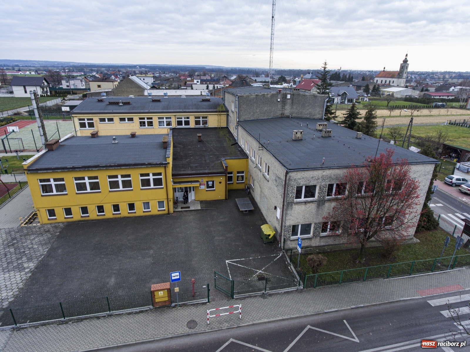 Zdjęcie w galerii na portalu naszraciborz.pl: Szkoła w Bieńkowicach przejdzie termomodernizację wiadomości z regionu