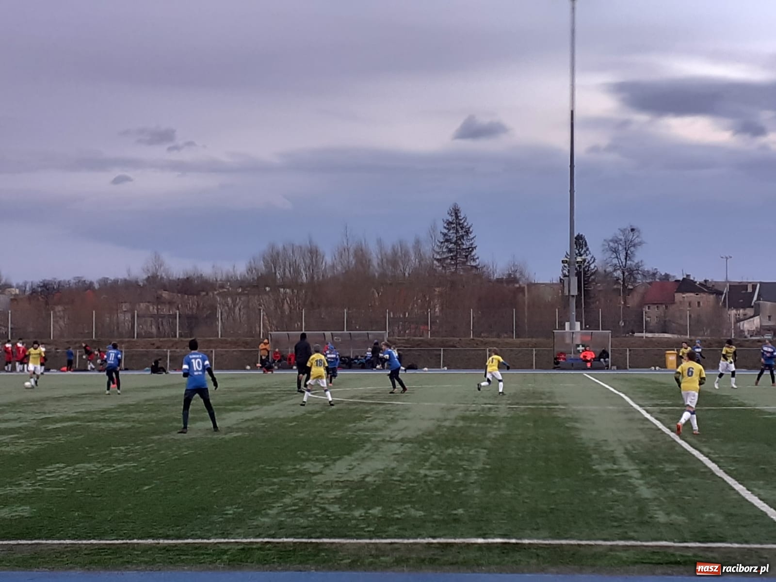 Zdjęcie w galerii na portalu naszraciborz.pl: Trampkarze Unii z wygraną w Głuchołazach wiadomości z regionu