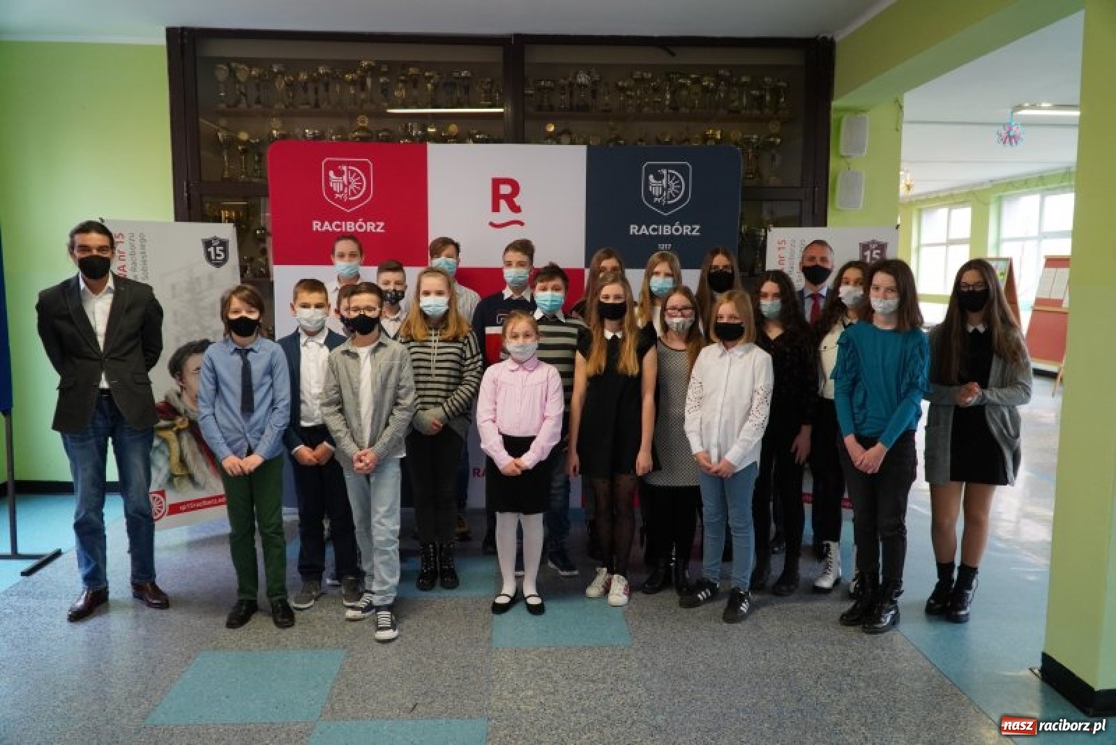 Zdjęcie w galerii na portalu naszraciborz.pl: Kolejne stypendia za wybitne wyniki w nauce rozdane wiadomości z regionu