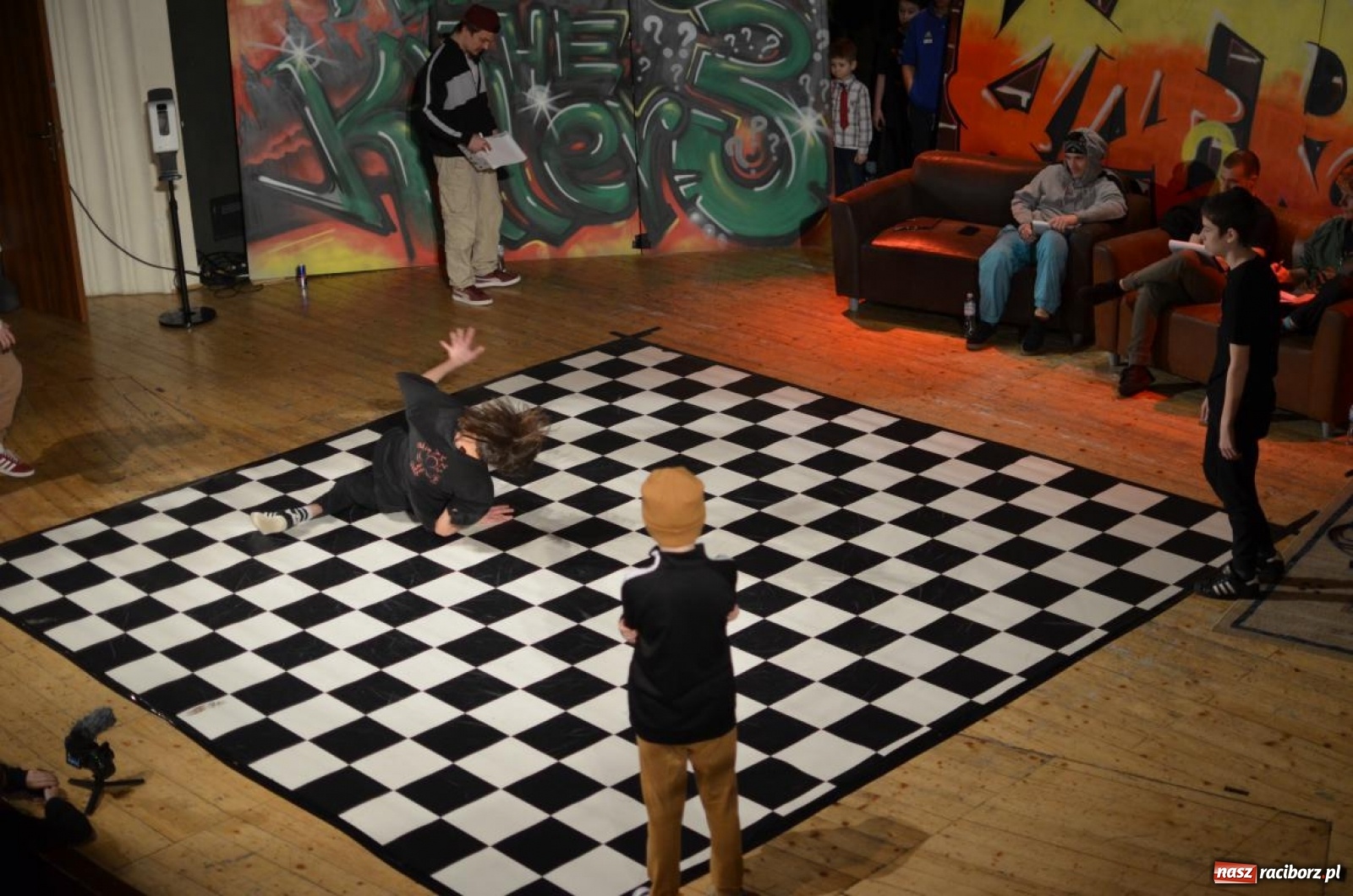 Zdjęcie w galerii na portalu naszraciborz.pl: Blisko stu uczestników BREAK THE TASK w Raciborzu wiadomości z regionu