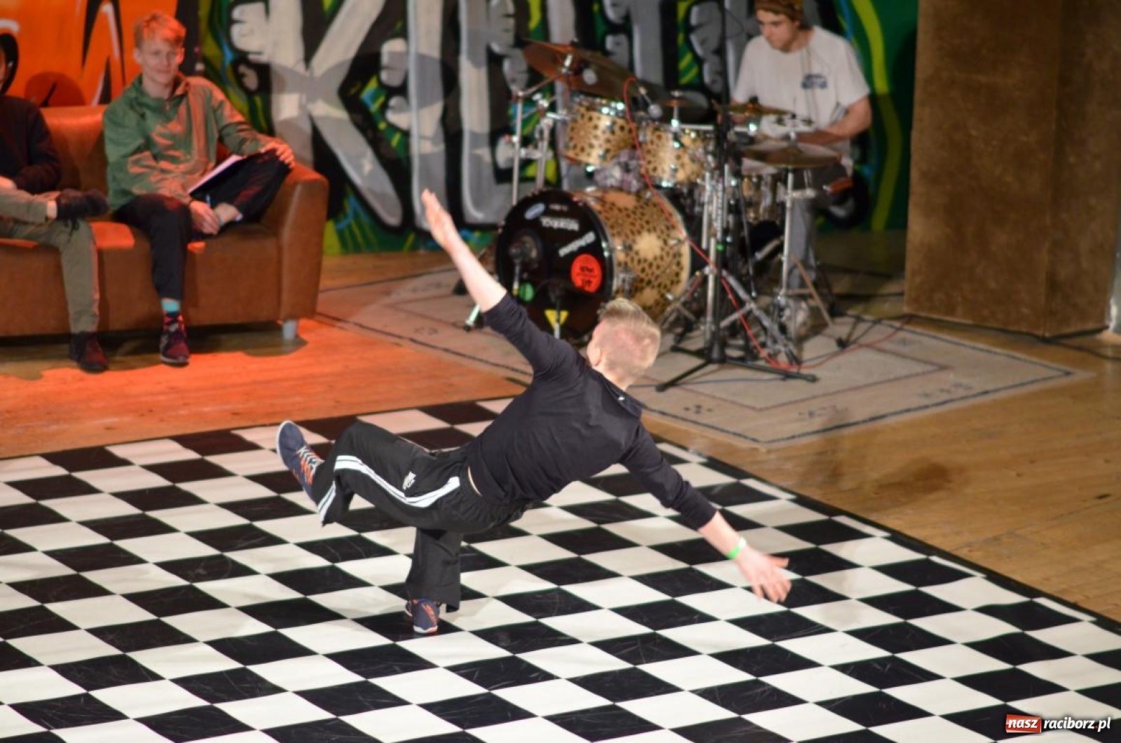 Zdjęcie w galerii na portalu naszraciborz.pl: Blisko stu uczestników BREAK THE TASK w Raciborzu wiadomości z regionu