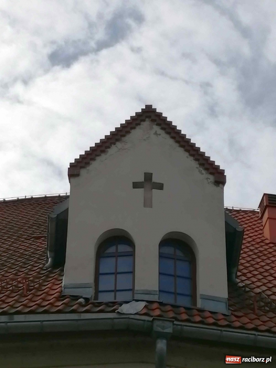 Zdjęcie w galerii na portalu naszraciborz.pl: Czytelnik alarmuje. Zamek wymaga kosztownych napraw wiadomości z regionu