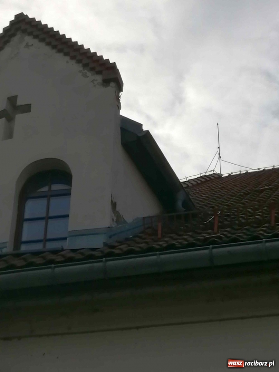 Zdjęcie w galerii na portalu naszraciborz.pl: Czytelnik alarmuje. Zamek wymaga kosztownych napraw wiadomości z regionu