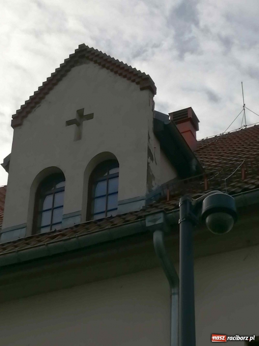 Zdjęcie w galerii na portalu naszraciborz.pl: Czytelnik alarmuje. Zamek wymaga kosztownych napraw wiadomości z regionu