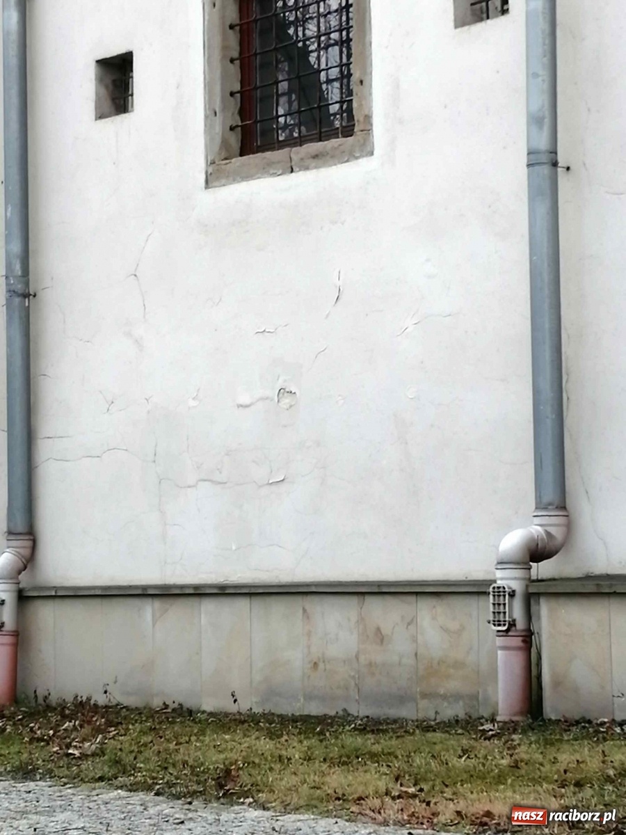 Zdjęcie w galerii na portalu naszraciborz.pl: Czytelnik alarmuje. Zamek wymaga kosztownych napraw wiadomości z regionu