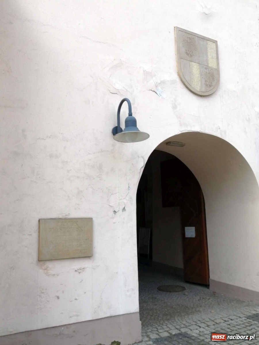 Zdjęcie w galerii na portalu naszraciborz.pl: Czytelnik alarmuje. Zamek wymaga kosztownych napraw wiadomości z regionu