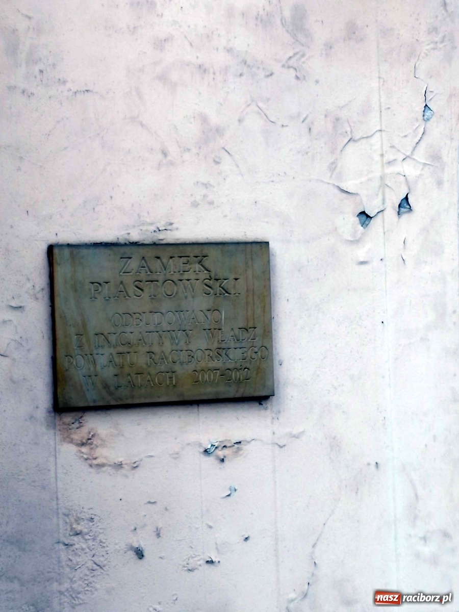 Zdjęcie w galerii na portalu naszraciborz.pl: Czytelnik alarmuje. Zamek wymaga kosztownych napraw wiadomości z regionu