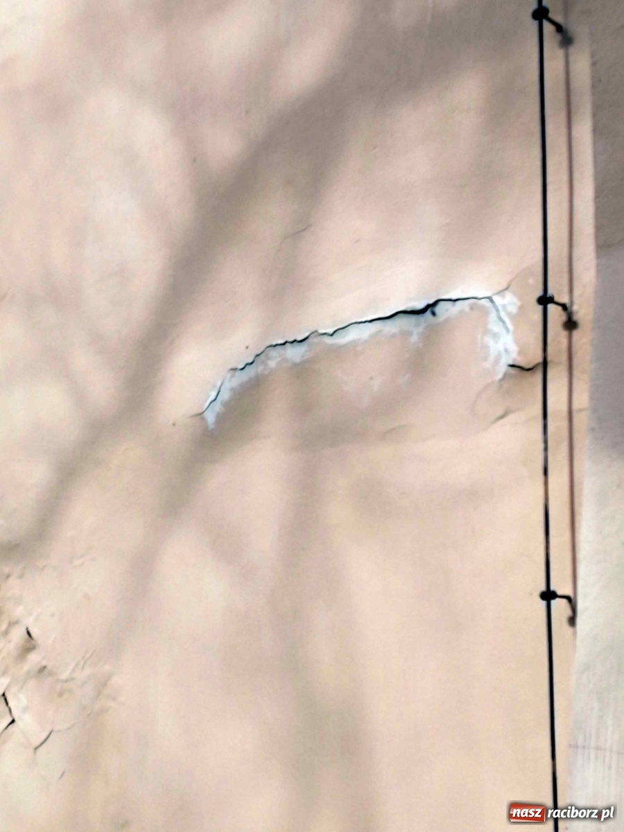 Zdjęcie w galerii na portalu naszraciborz.pl: Czytelnik alarmuje. Zamek wymaga kosztownych napraw wiadomości z regionu