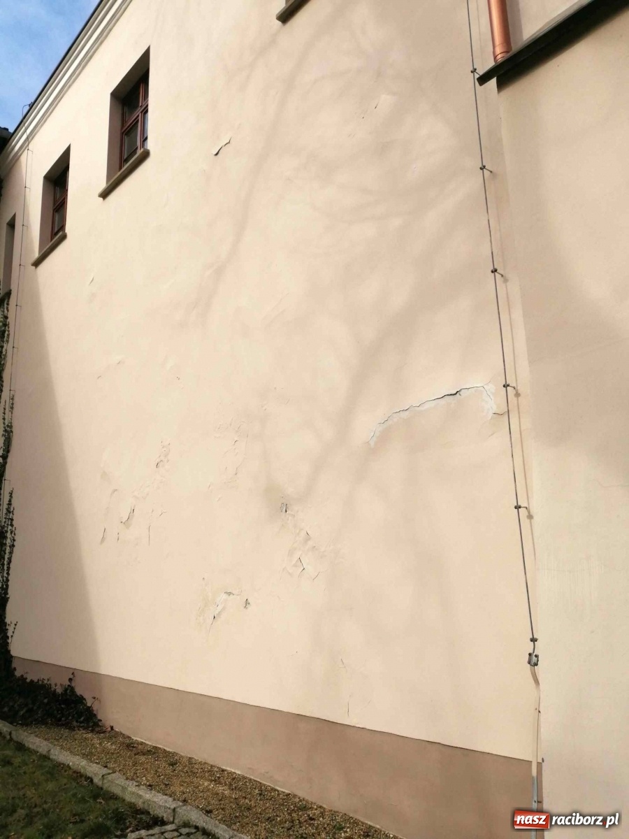 Zdjęcie w galerii na portalu naszraciborz.pl: Czytelnik alarmuje. Zamek wymaga kosztownych napraw wiadomości z regionu