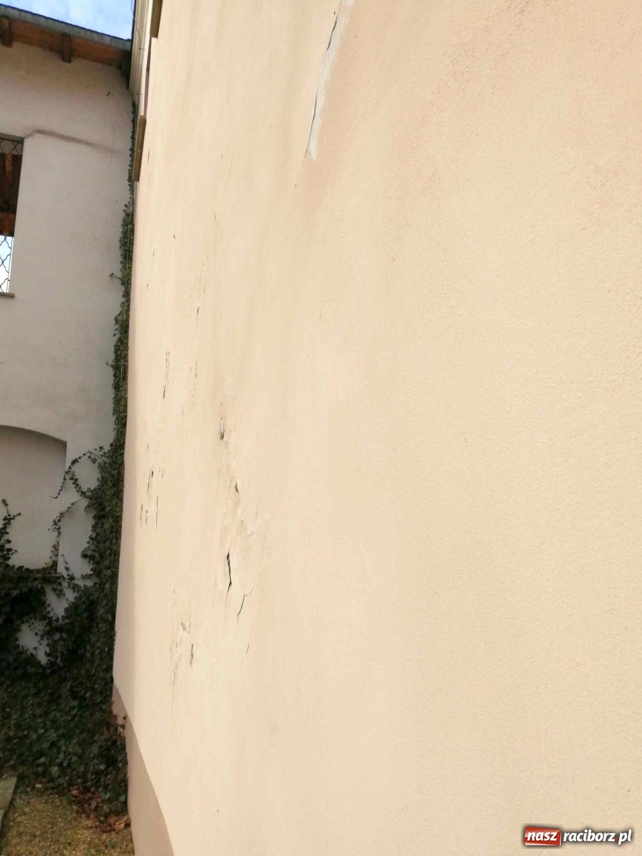 Zdjęcie w galerii na portalu naszraciborz.pl: Czytelnik alarmuje. Zamek wymaga kosztownych napraw wiadomości z regionu