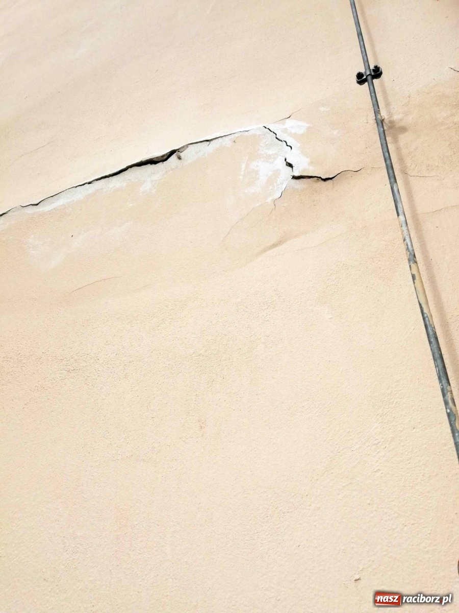 Zdjęcie w galerii na portalu naszraciborz.pl: Czytelnik alarmuje. Zamek wymaga kosztownych napraw wiadomości z regionu