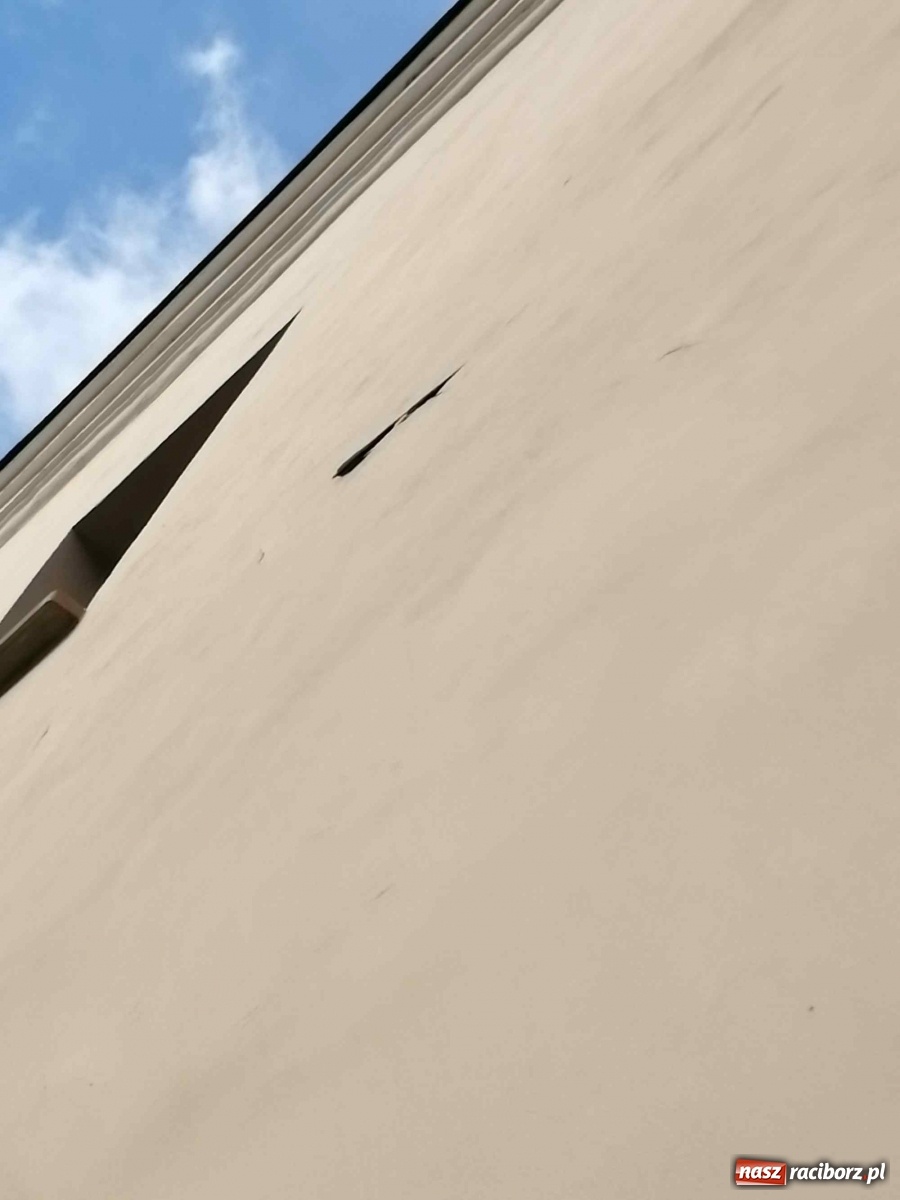 Zdjęcie w galerii na portalu naszraciborz.pl: Czytelnik alarmuje. Zamek wymaga kosztownych napraw wiadomości z regionu