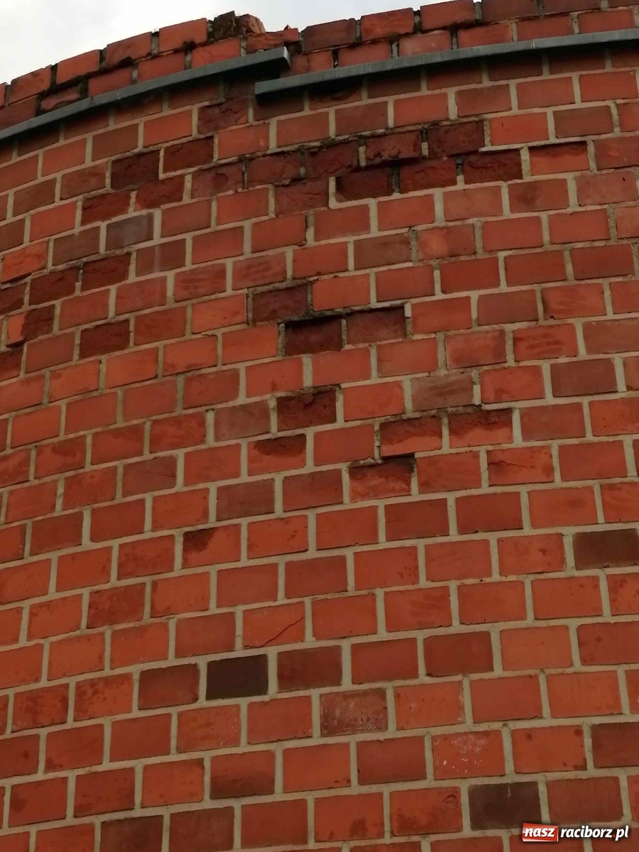 Zdjęcie w galerii na portalu naszraciborz.pl: Czytelnik alarmuje. Zamek wymaga kosztownych napraw wiadomości z regionu