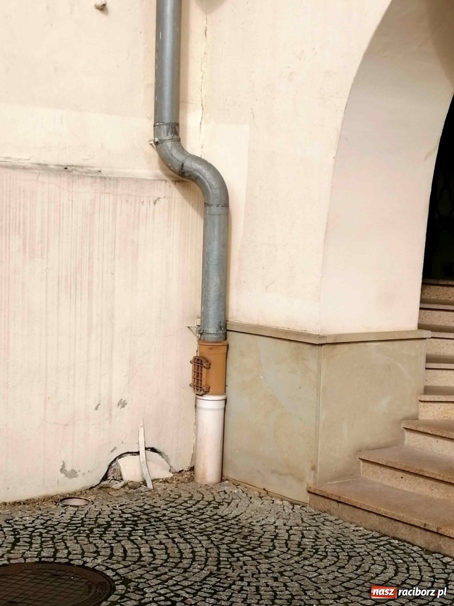 Zdjęcie w galerii na portalu naszraciborz.pl: Czytelnik alarmuje. Zamek wymaga kosztownych napraw wiadomości z regionu