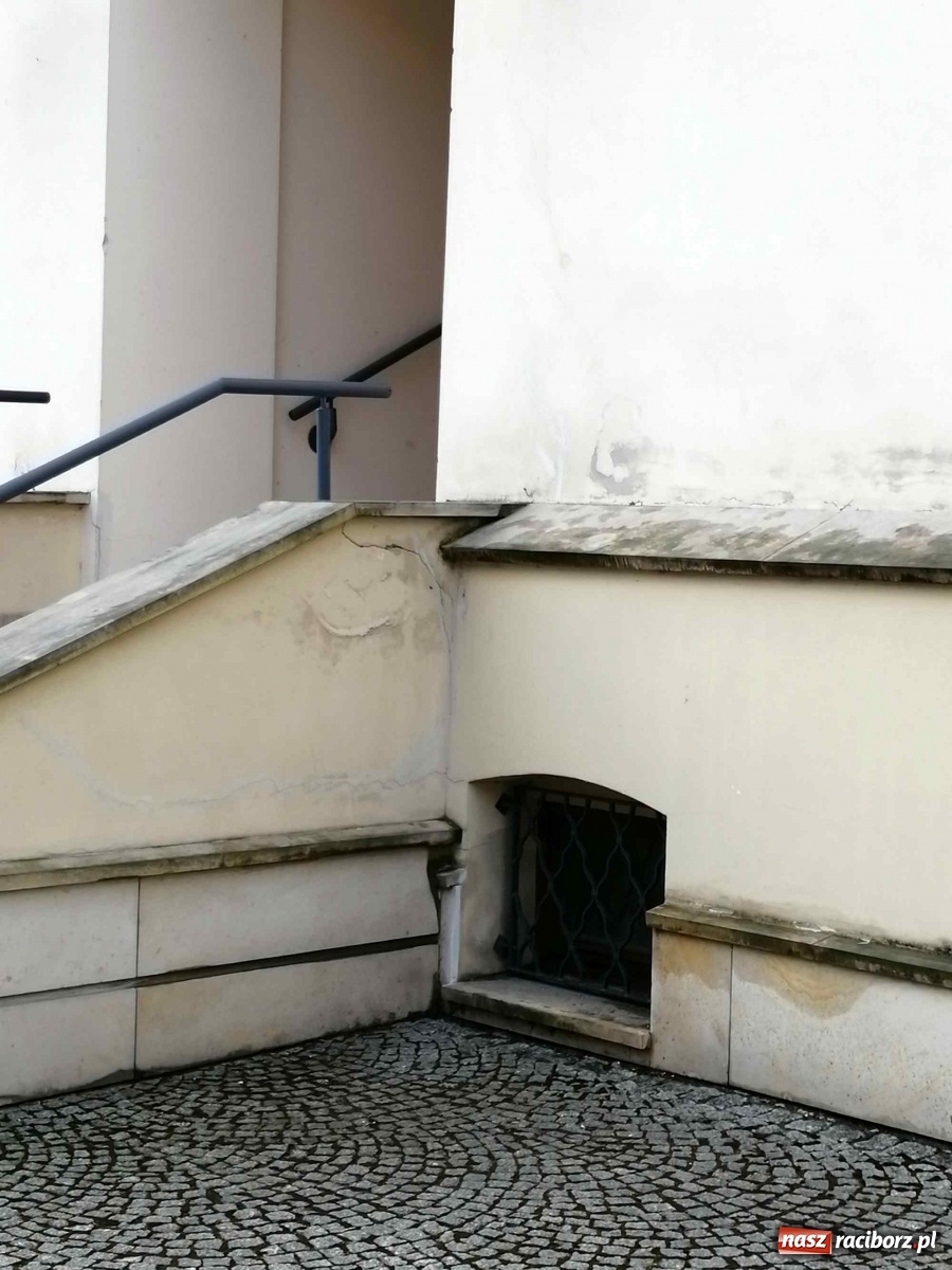 Zdjęcie w galerii na portalu naszraciborz.pl: Czytelnik alarmuje. Zamek wymaga kosztownych napraw wiadomości z regionu