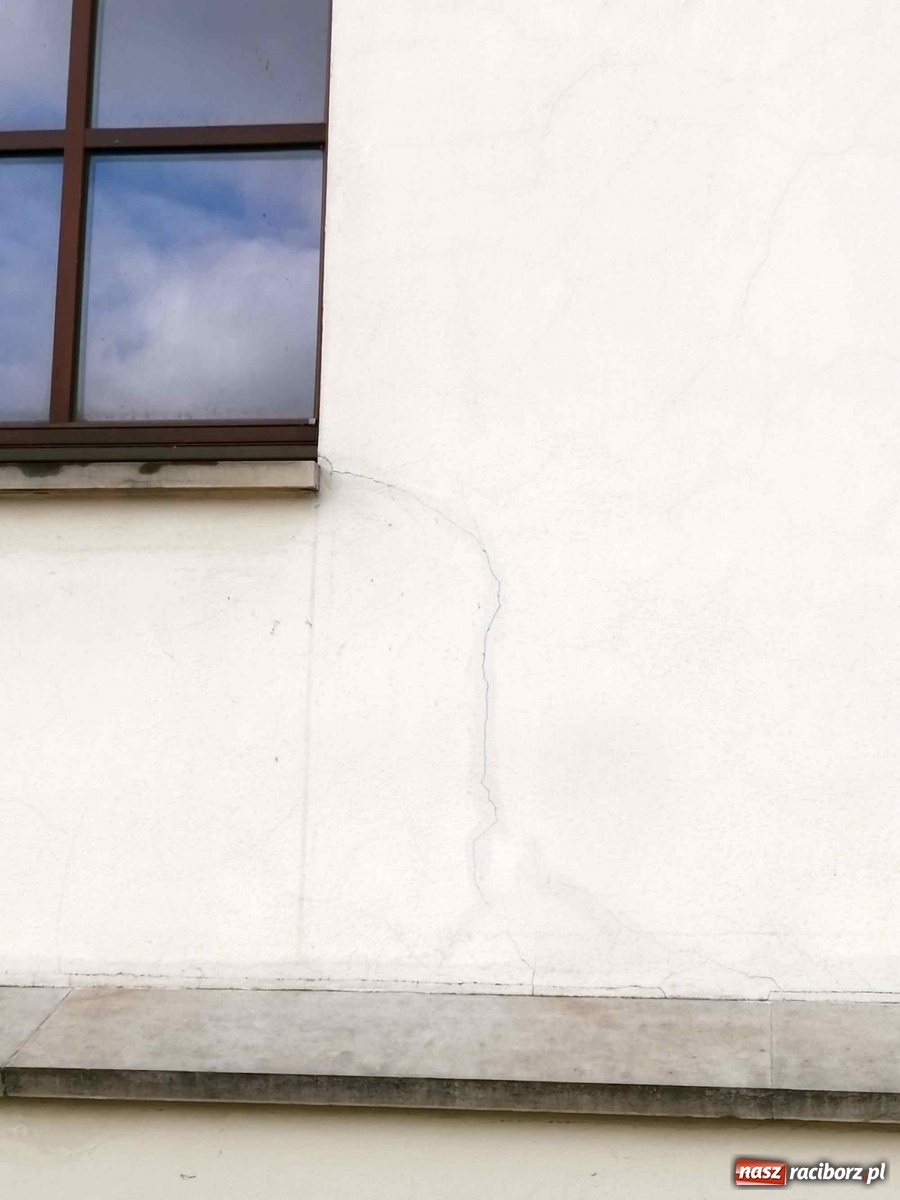 Zdjęcie w galerii na portalu naszraciborz.pl: Czytelnik alarmuje. Zamek wymaga kosztownych napraw wiadomości z regionu