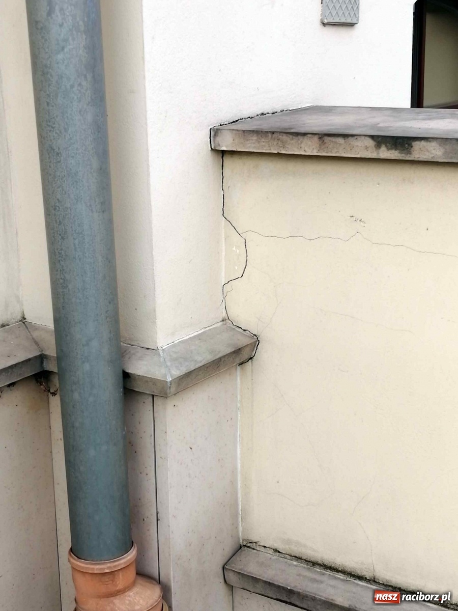 Zdjęcie w galerii na portalu naszraciborz.pl: Czytelnik alarmuje. Zamek wymaga kosztownych napraw wiadomości z regionu