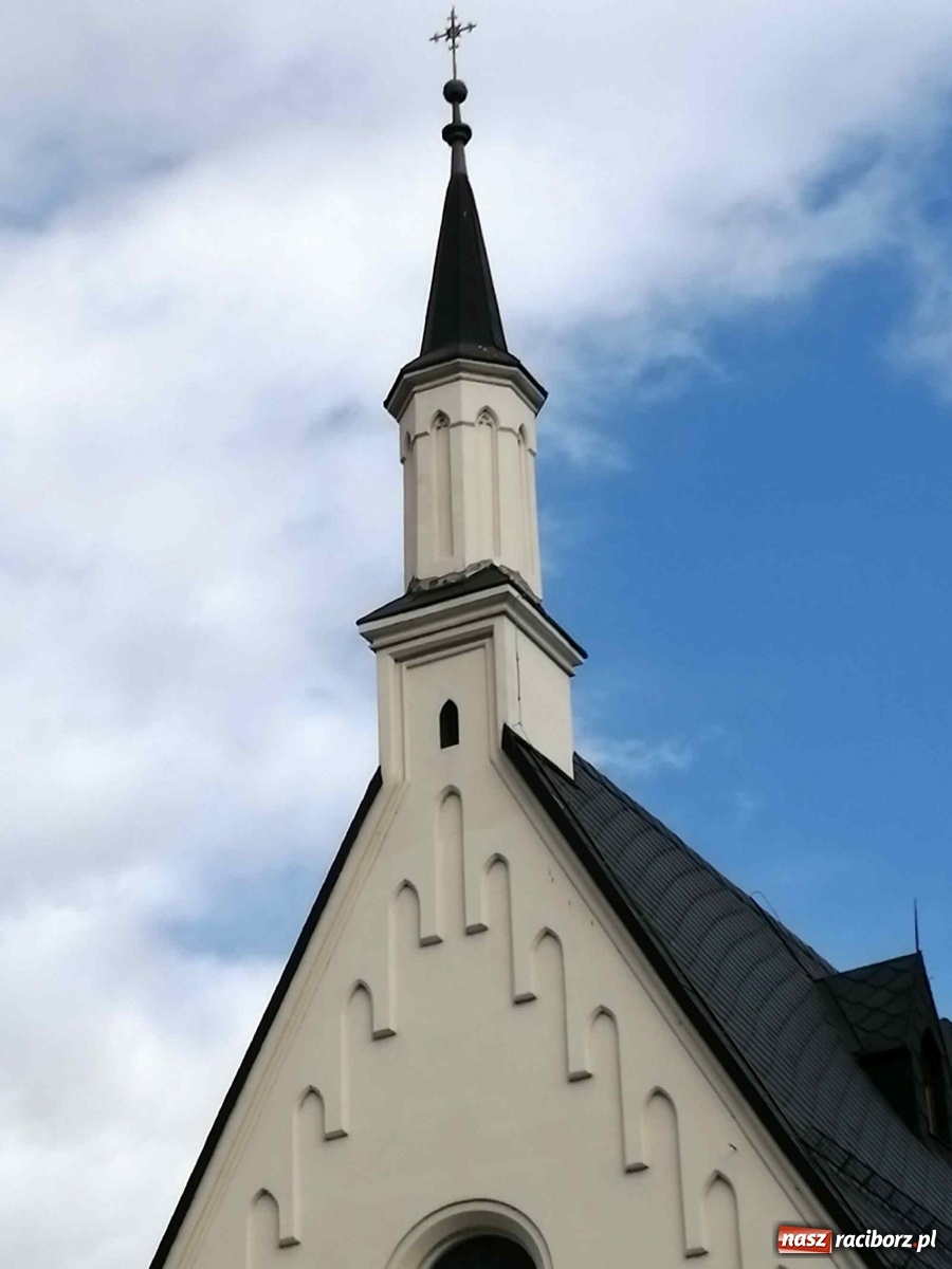 Zdjęcie w galerii na portalu naszraciborz.pl: Czytelnik alarmuje. Zamek wymaga kosztownych napraw wiadomości z regionu