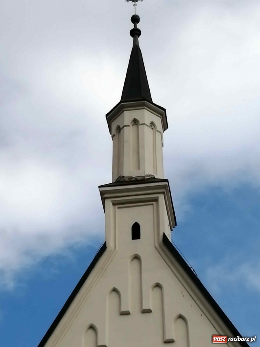 Zdjęcie w galerii na portalu naszraciborz.pl: Czytelnik alarmuje. Zamek wymaga kosztownych napraw wiadomości z regionu