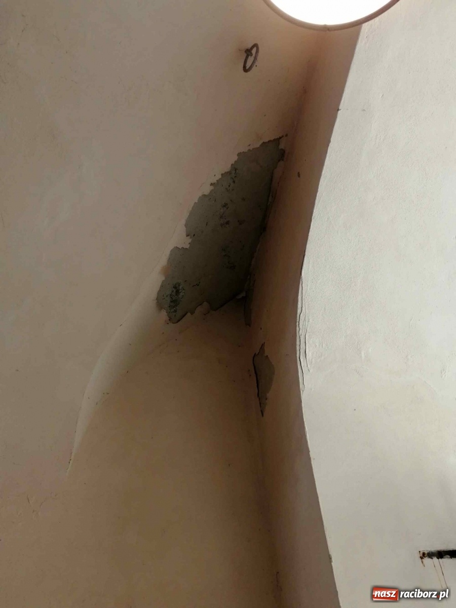 Zdjęcie w galerii na portalu naszraciborz.pl: Czytelnik alarmuje. Zamek wymaga kosztownych napraw wiadomości z regionu