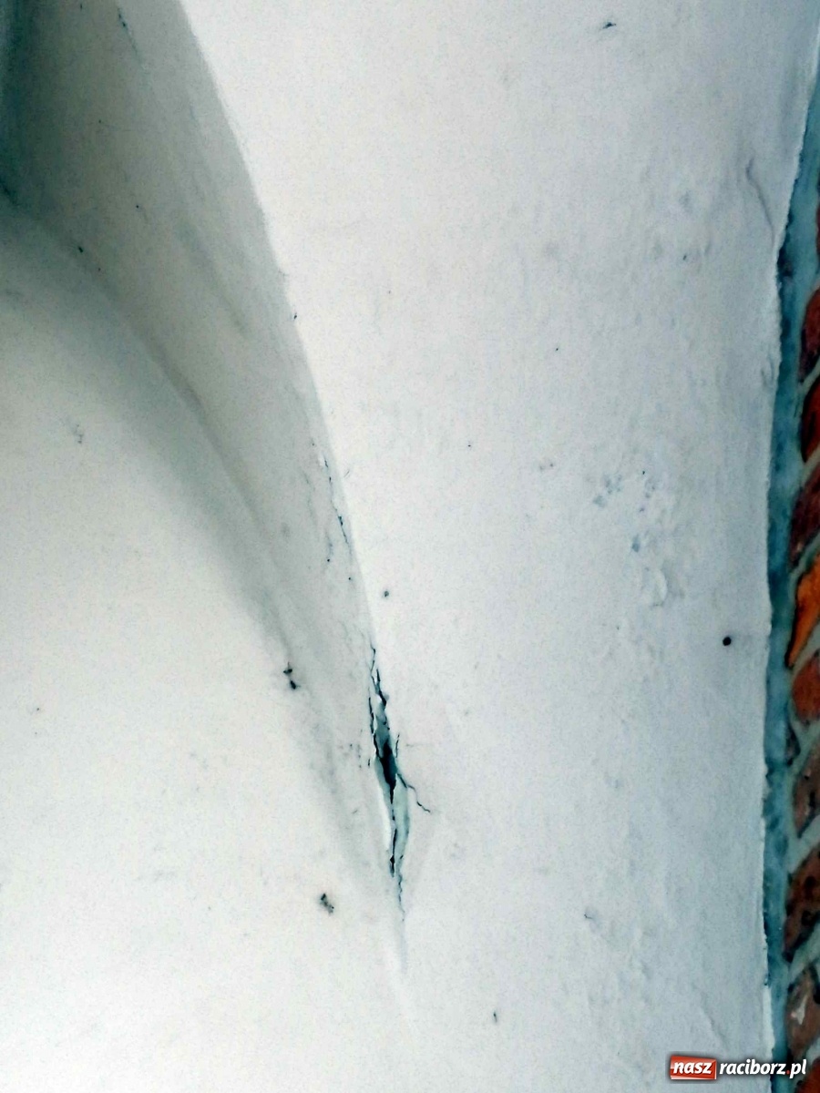 Zdjęcie w galerii na portalu naszraciborz.pl: Czytelnik alarmuje. Zamek wymaga kosztownych napraw wiadomości z regionu