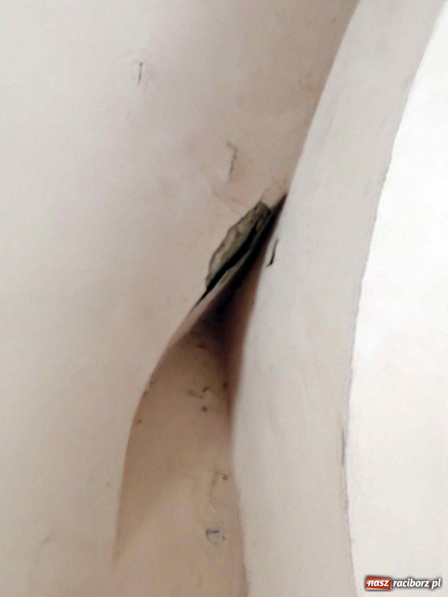 Zdjęcie w galerii na portalu naszraciborz.pl: Czytelnik alarmuje. Zamek wymaga kosztownych napraw wiadomości z regionu