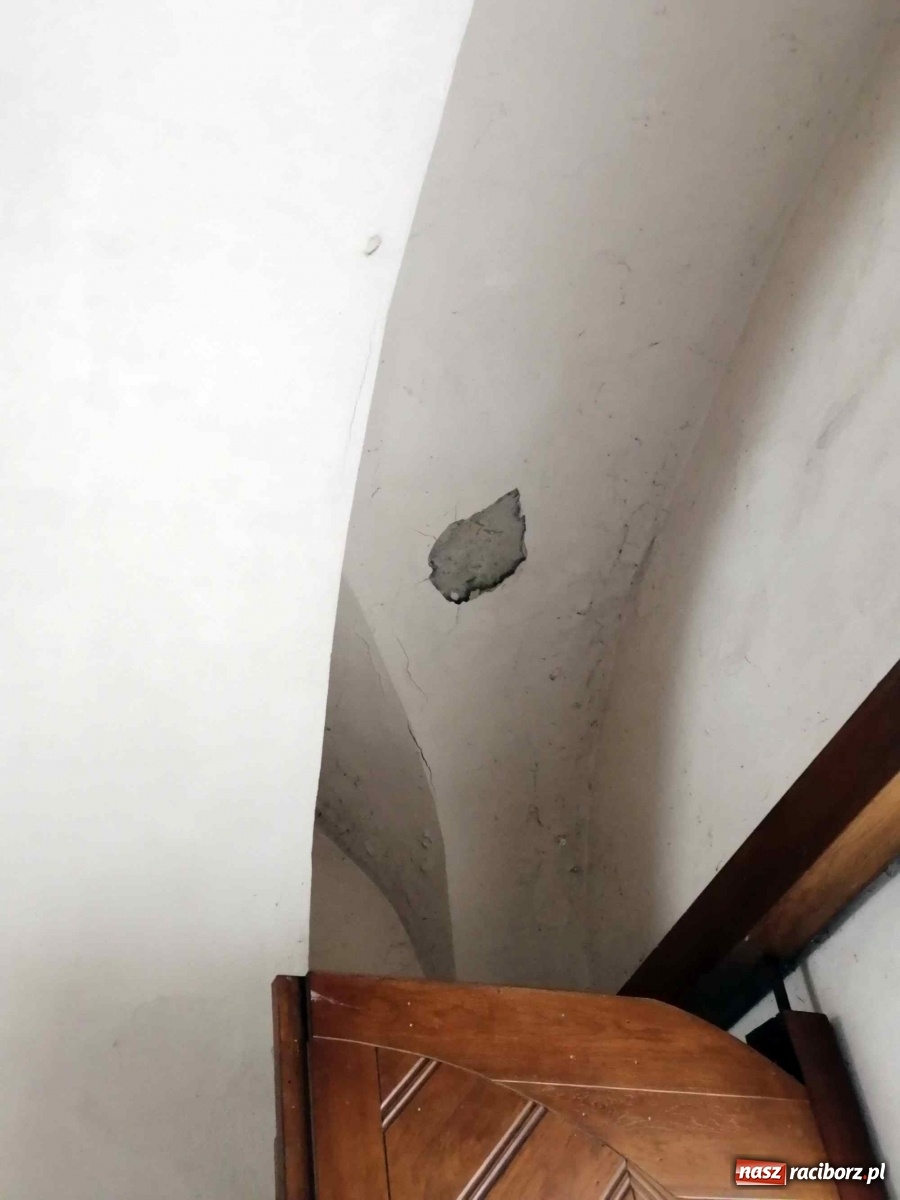 Zdjęcie w galerii na portalu naszraciborz.pl: Czytelnik alarmuje. Zamek wymaga kosztownych napraw wiadomości z regionu